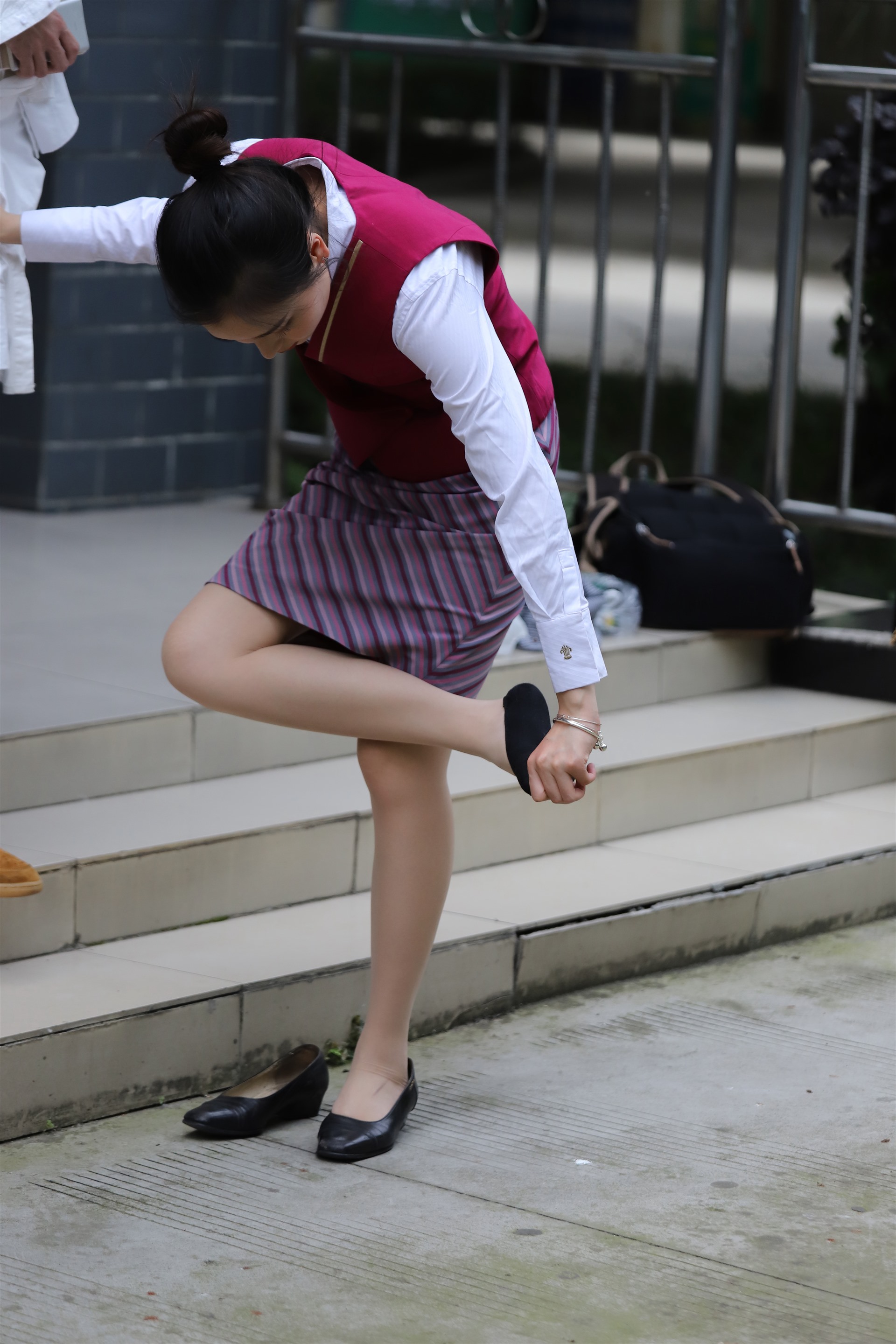 《yue拍学妹空姐制服丝袜脚丫》作品图