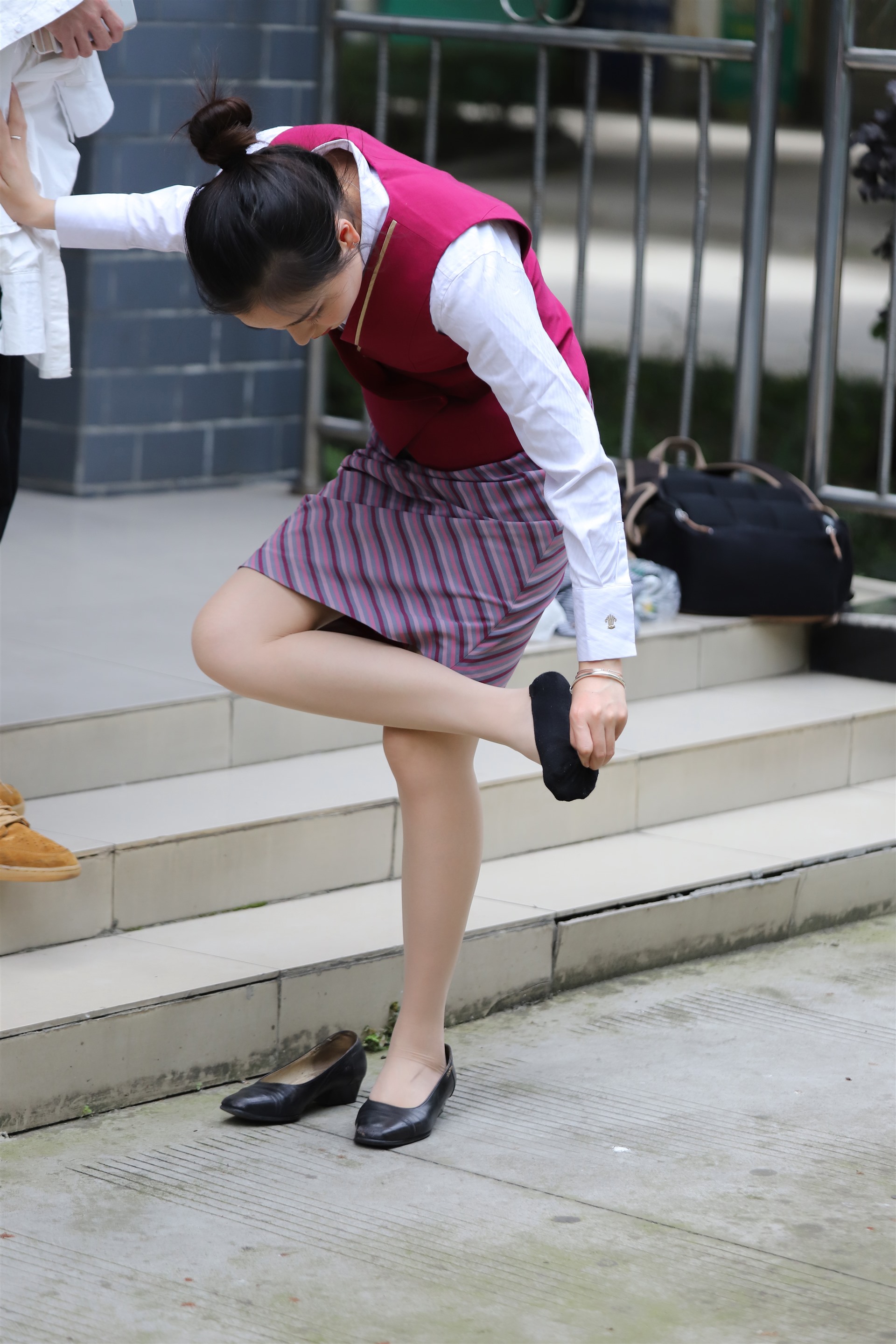 《yue拍学妹空姐制服丝袜脚丫》作品图