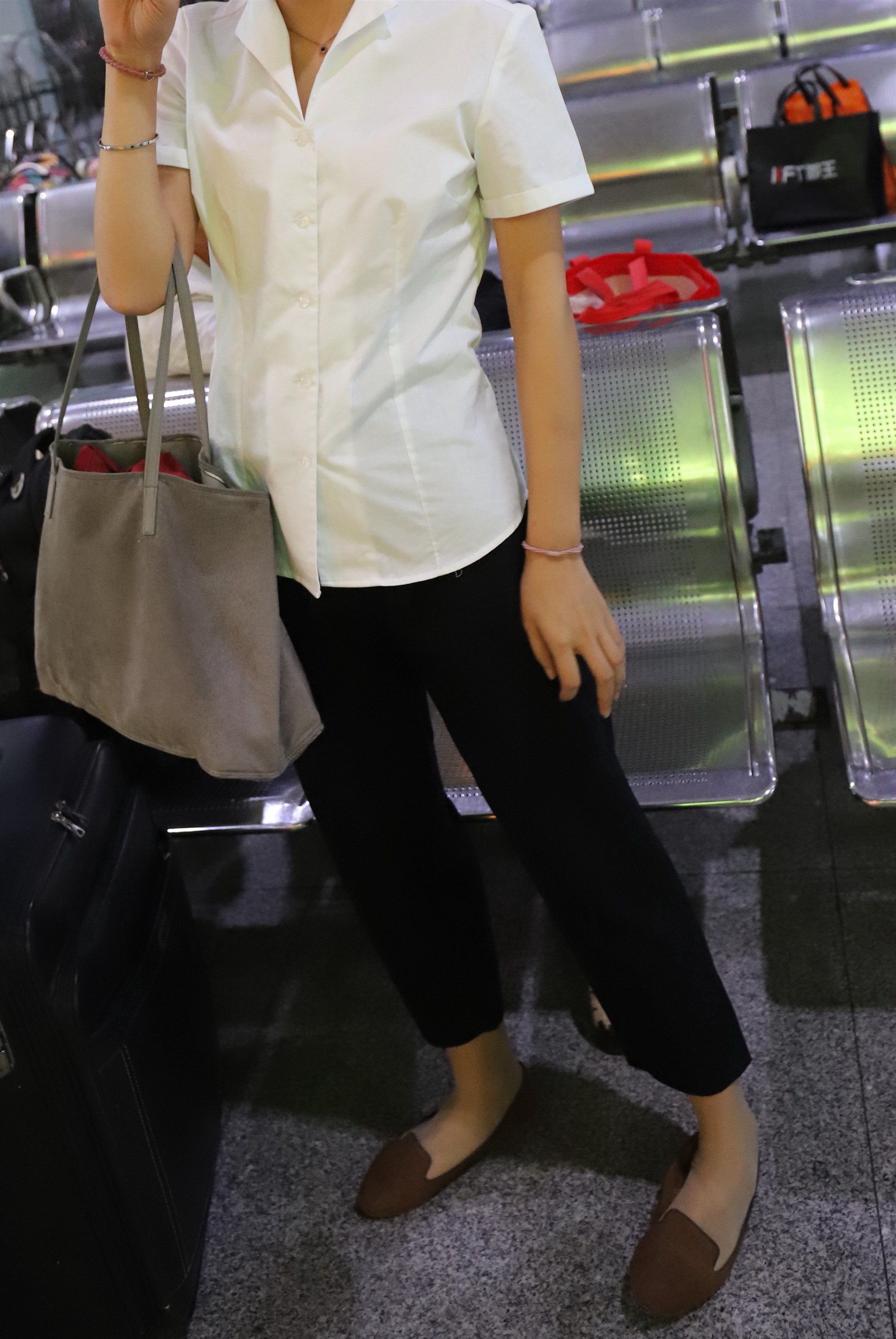 《赶火车的小姐姐+7个视频》作品图