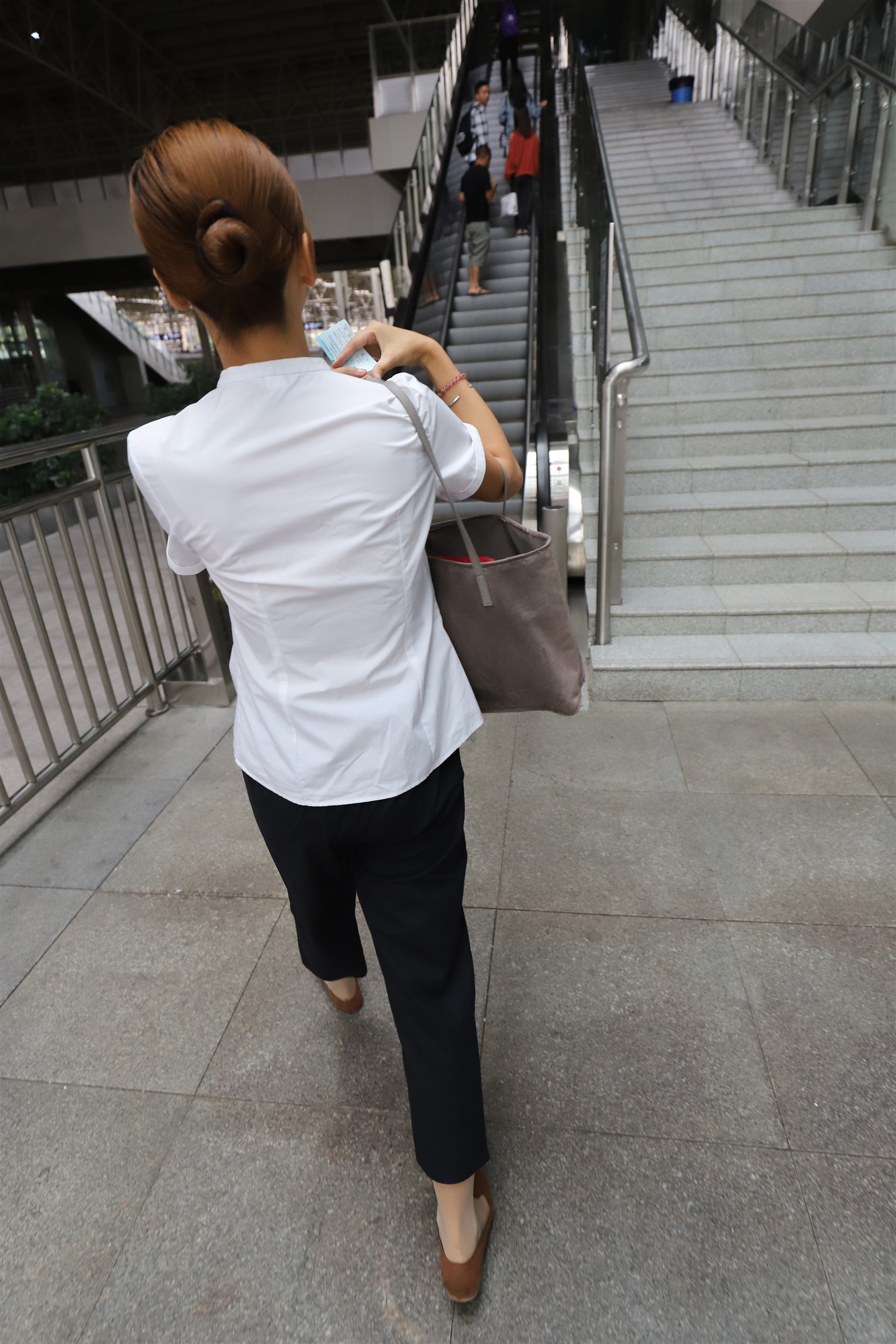 《赶火车的小姐姐+7个视频》作品图