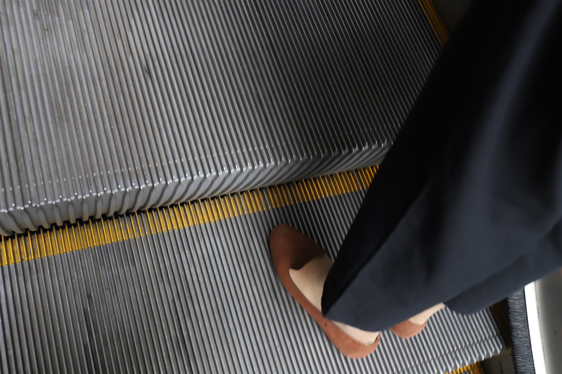 《赶火车的小姐姐+7个视频》作品图