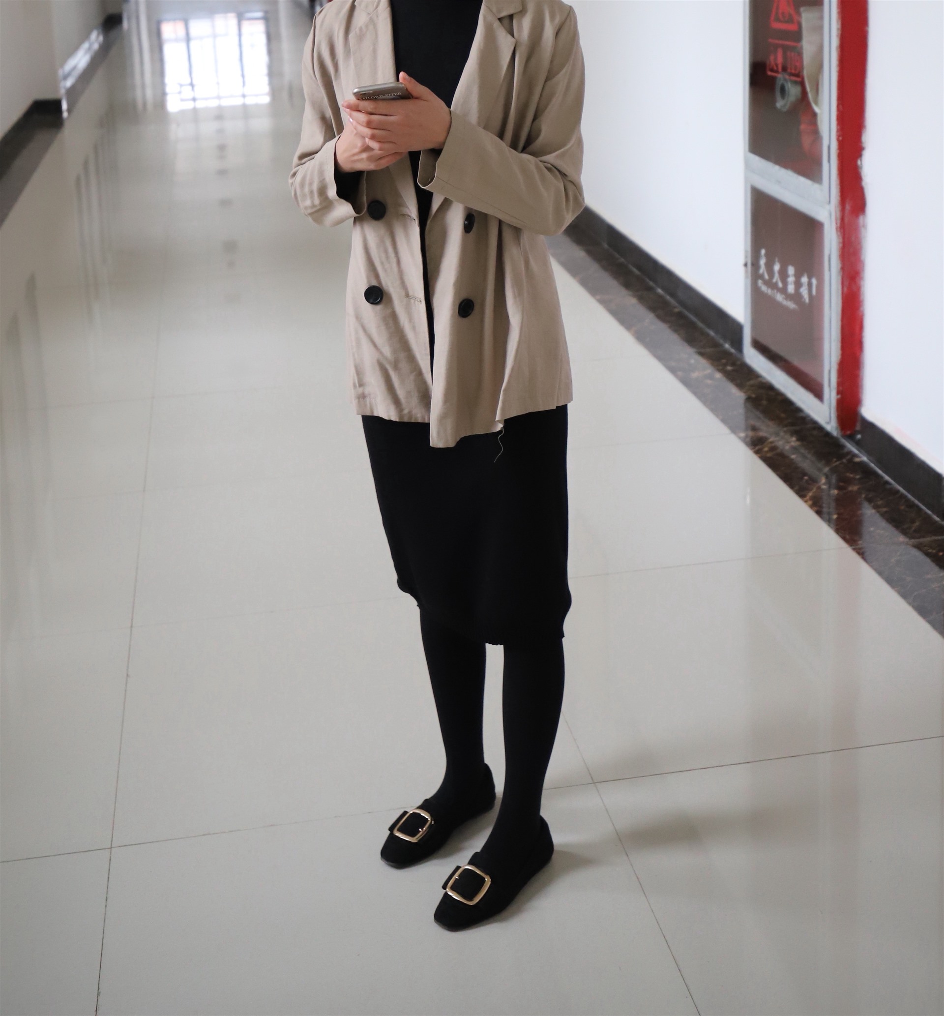 《大三学姐厚丝袜脚丫》作品图