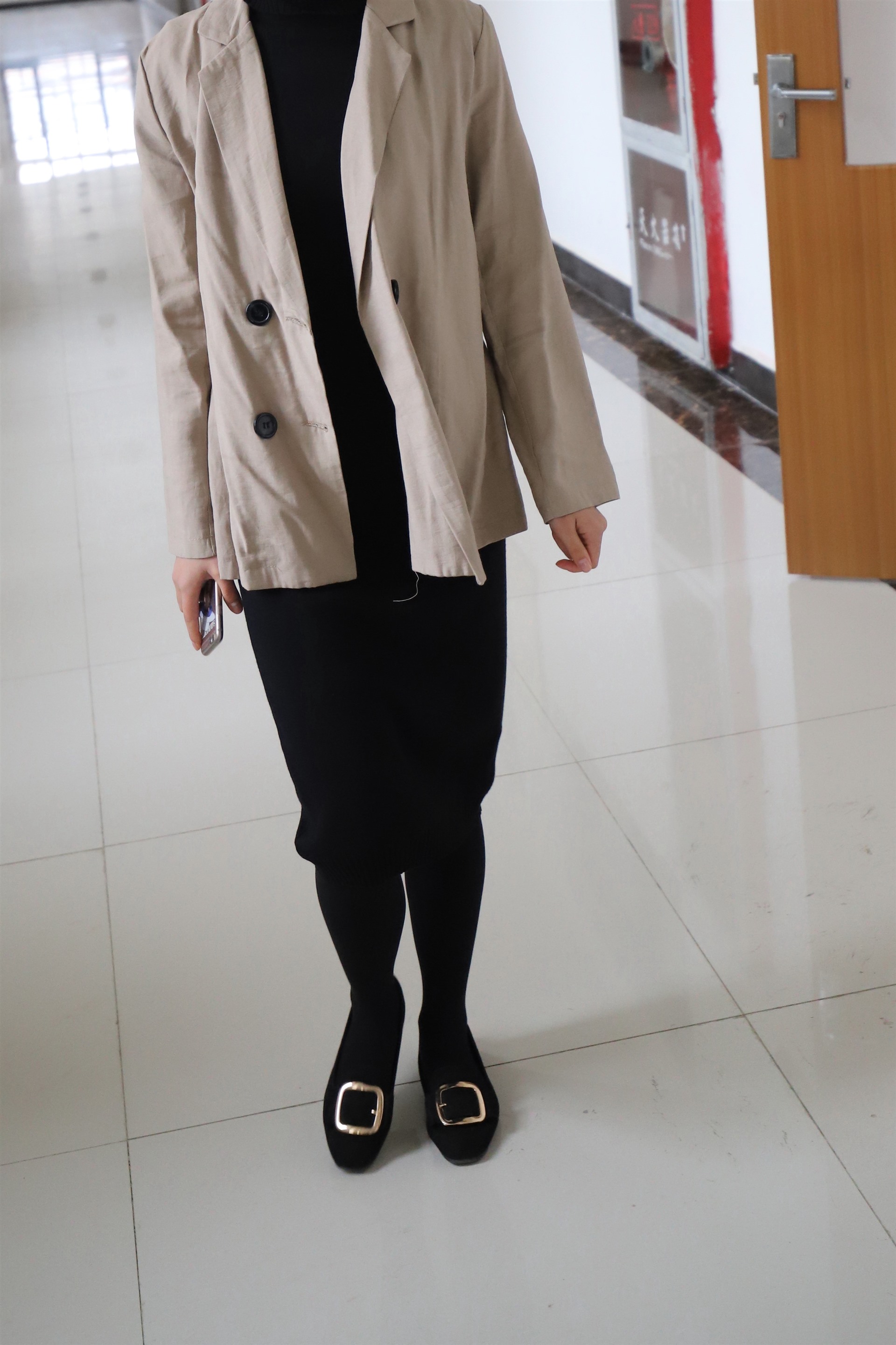 《大三学姐厚丝袜脚丫》作品图