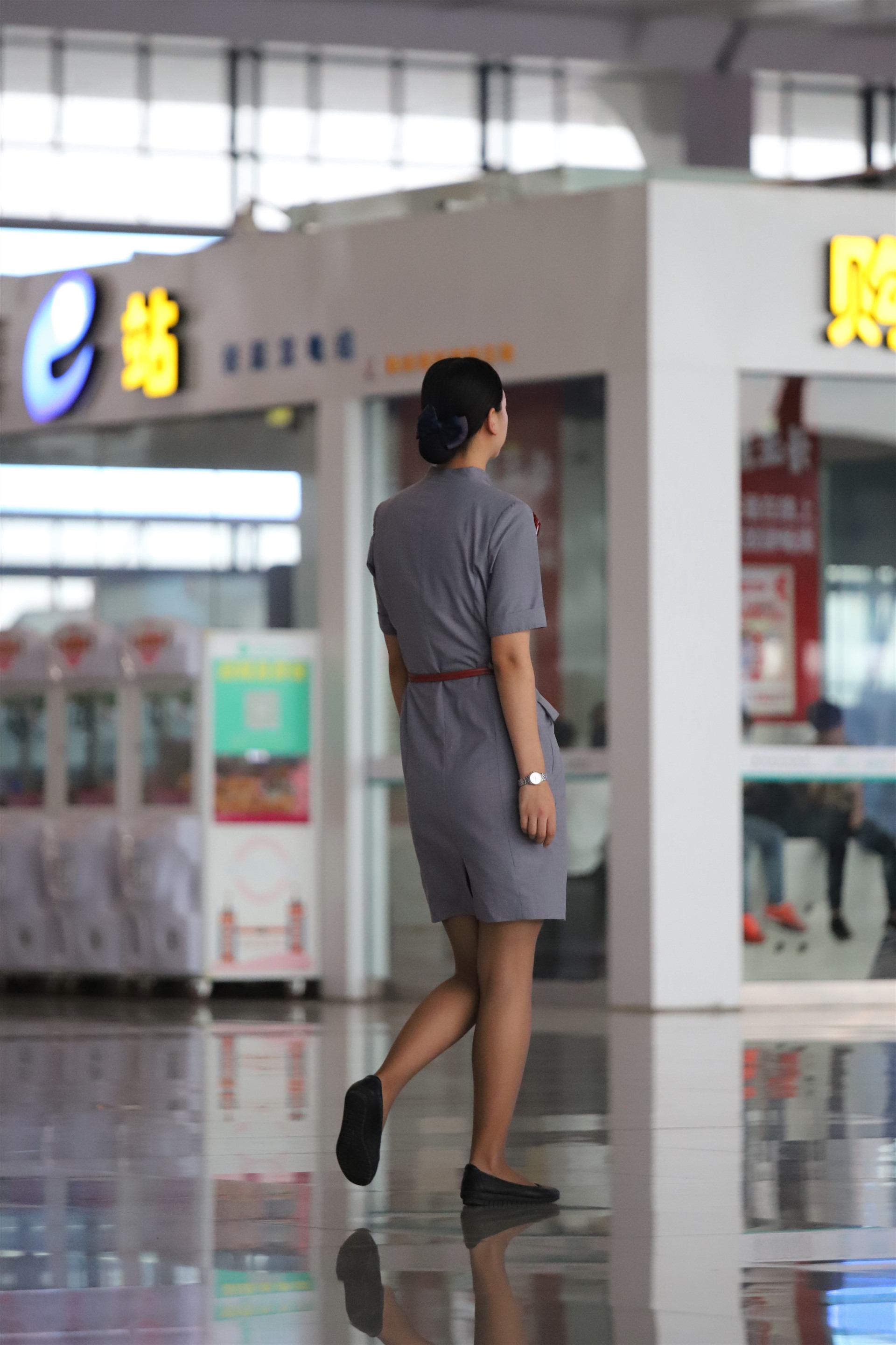 《乘务员黑丝脚丫+视频一部》作品图