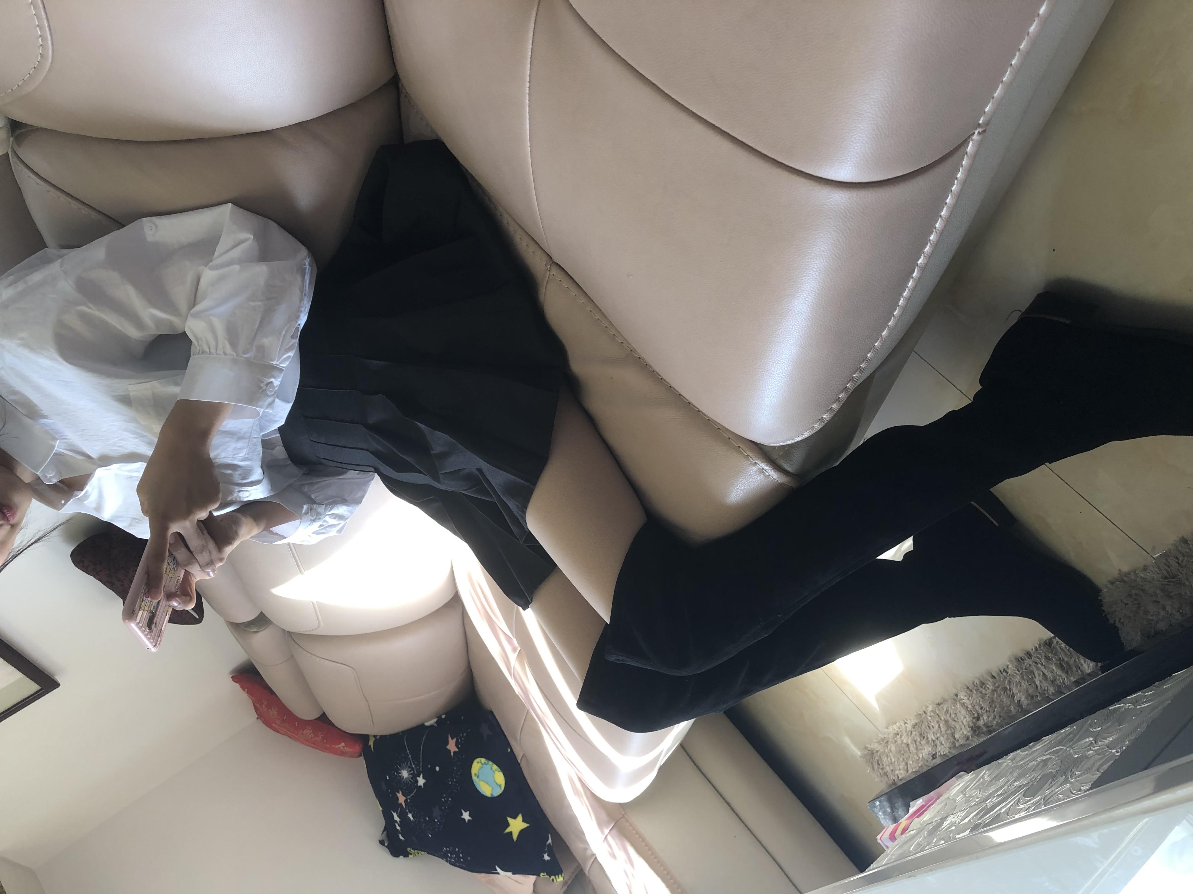 《家里来女同学了》作品图