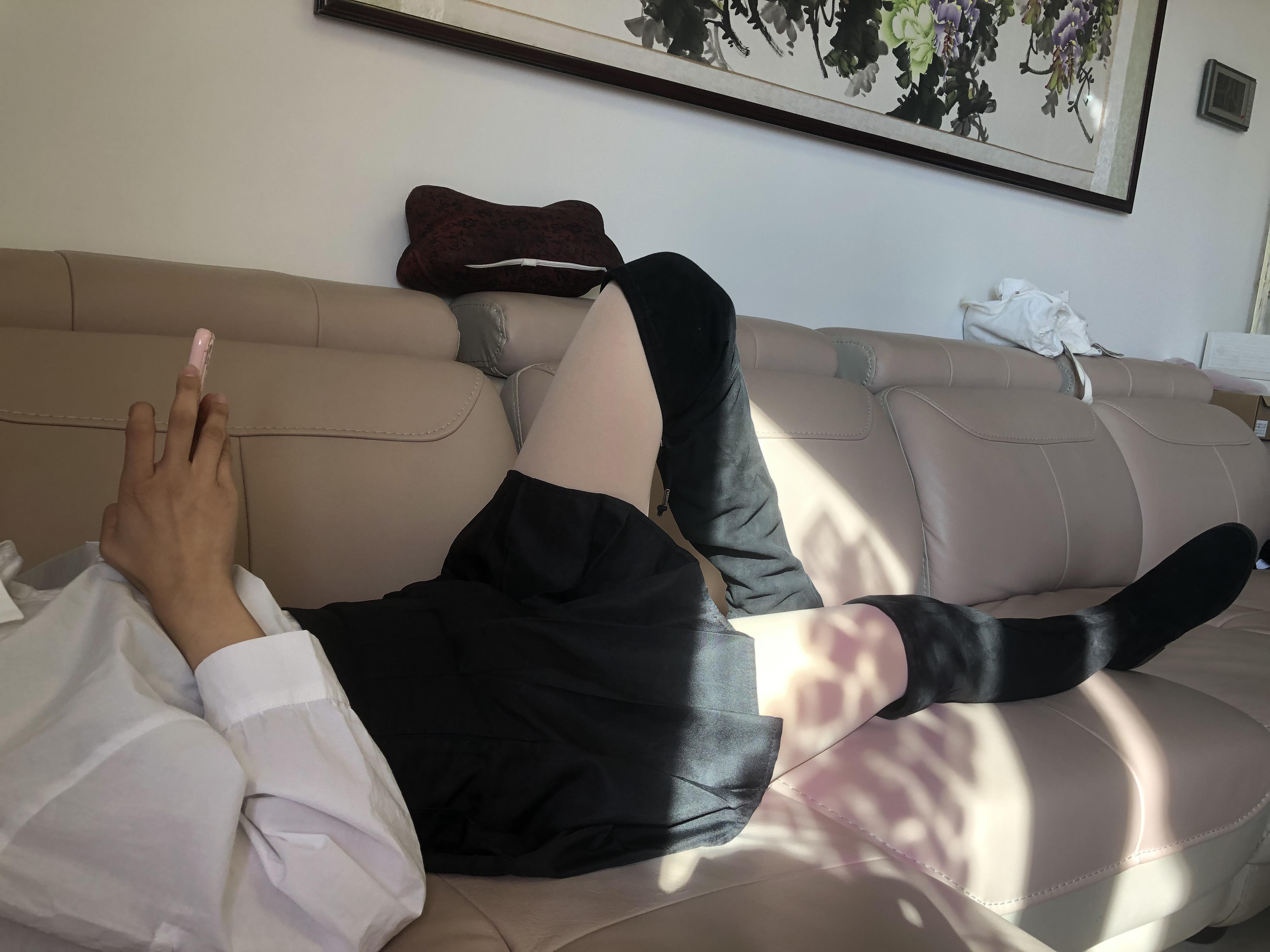 《家里来女同学了》作品图