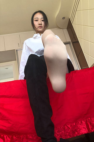 女同学来家里做客