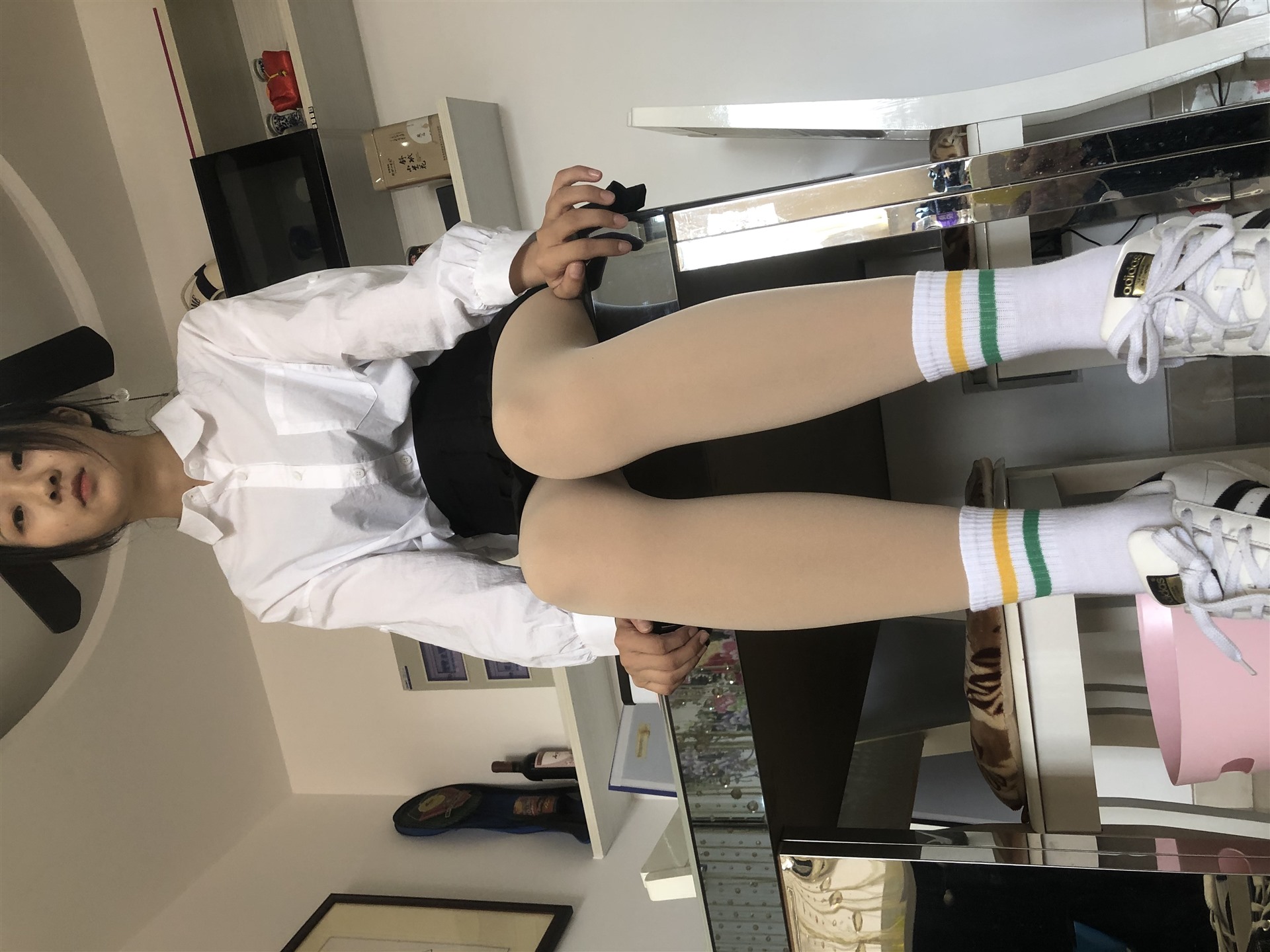 《学妹家拍棉套丝袜脚丫》作品图