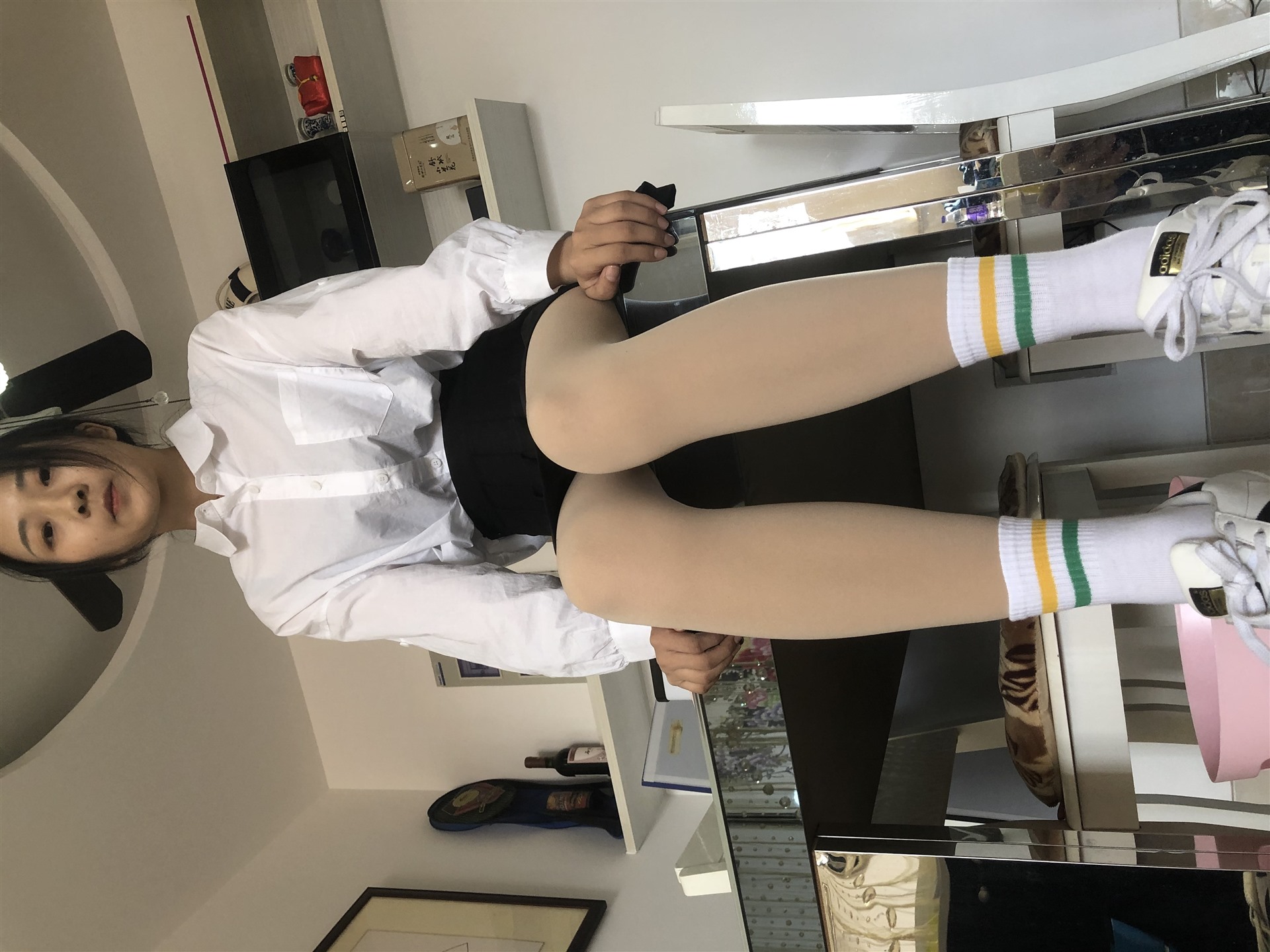 《学妹家拍棉套丝袜脚丫》作品图