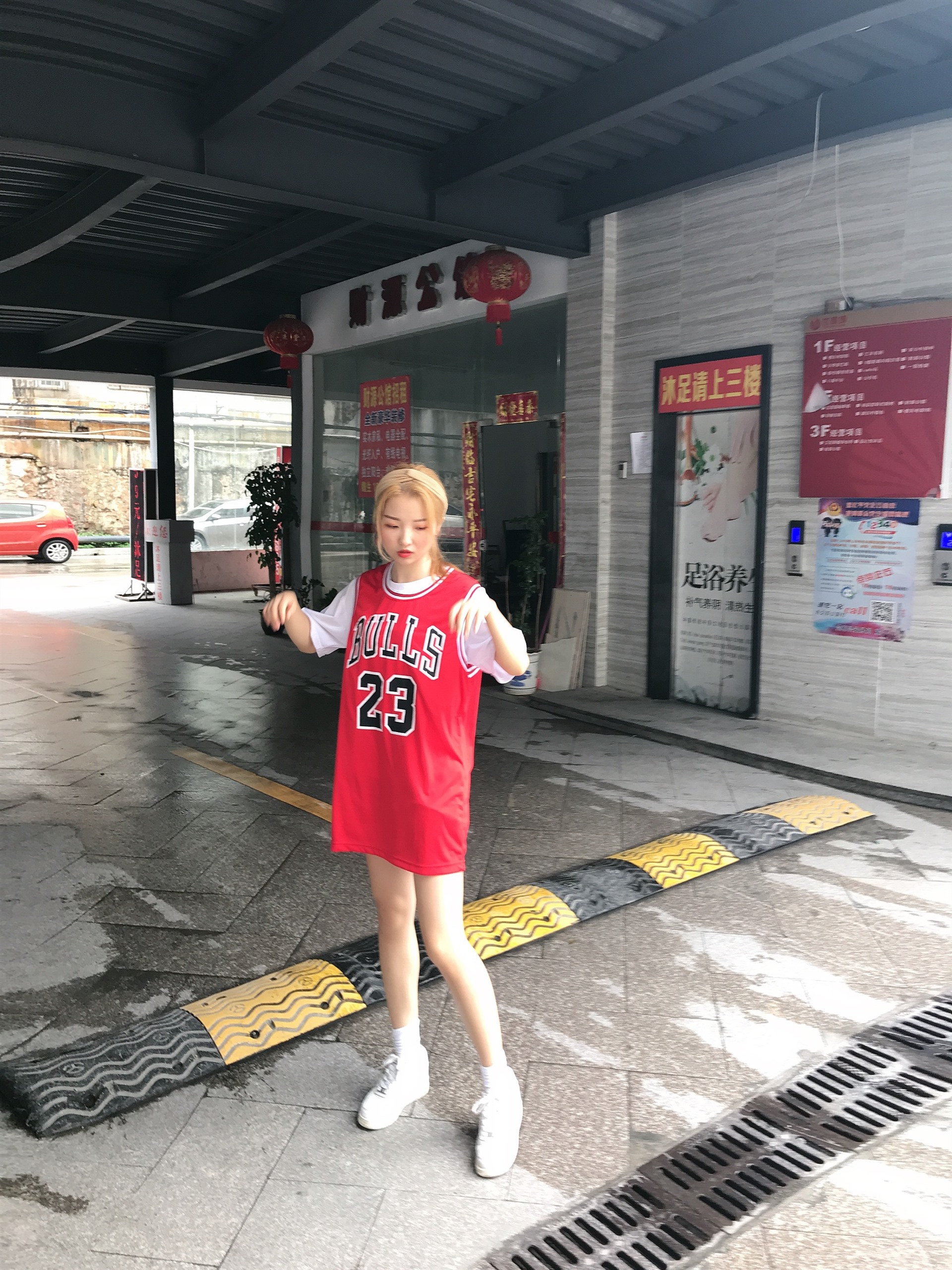 《球服热裤学妹+视频33个百度网盘下载》作品图