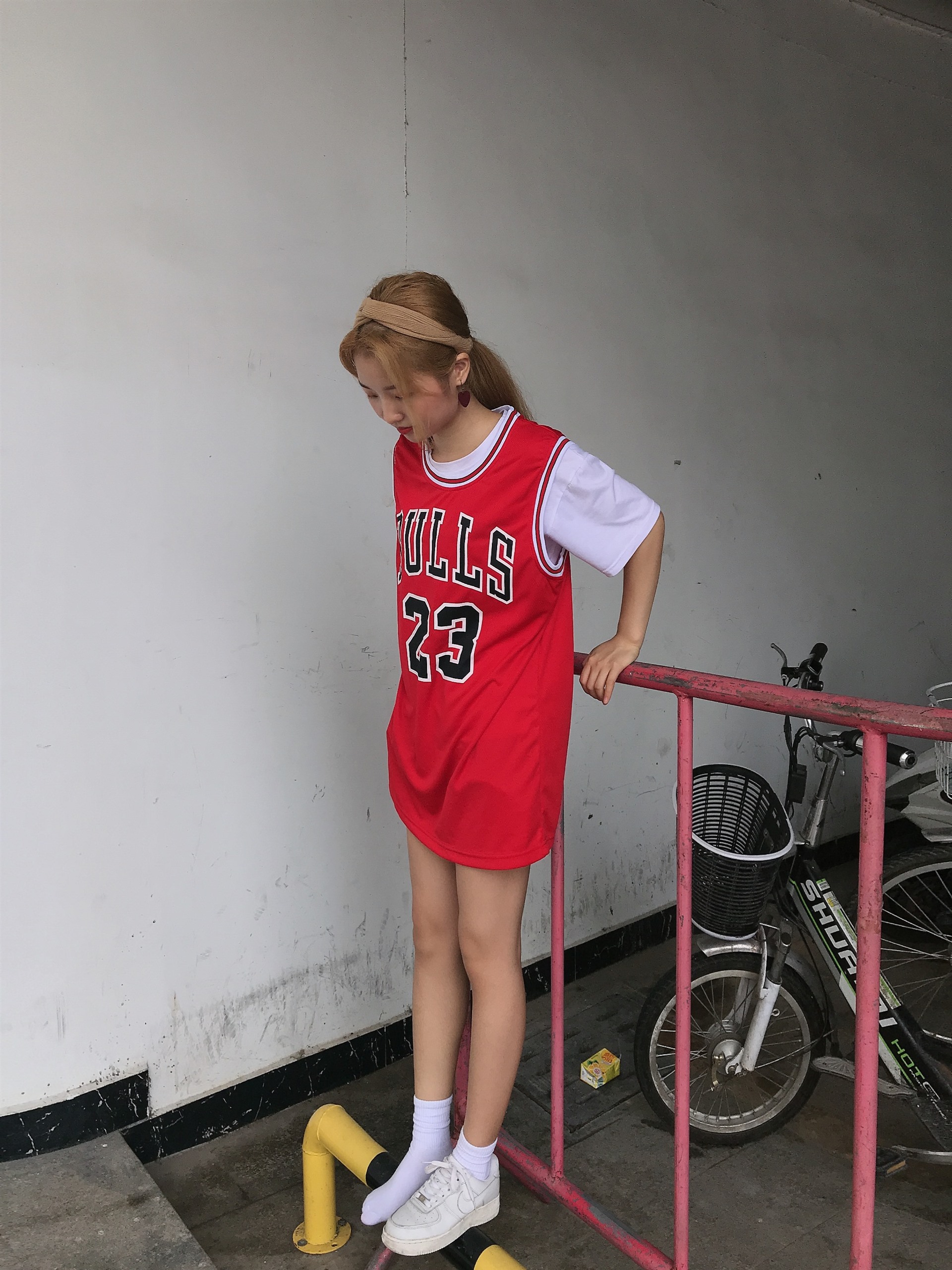 《球服热裤学妹+视频33个百度网盘下载》作品图