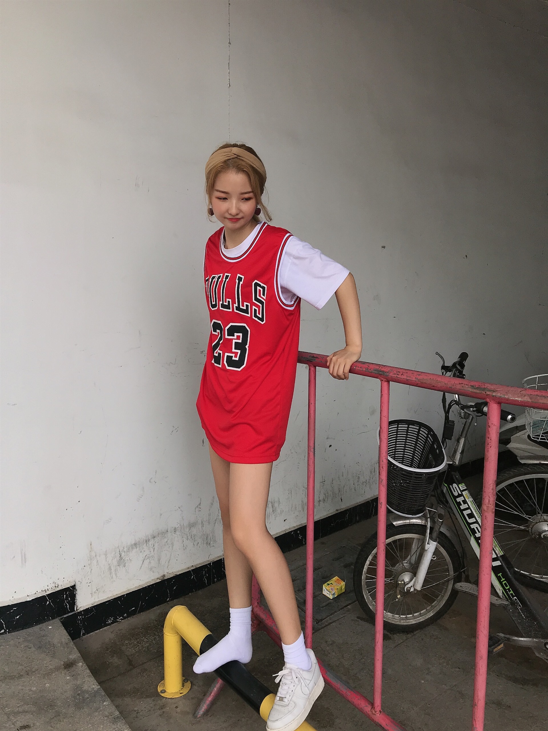 《球服热裤学妹+视频33个百度网盘下载》作品图