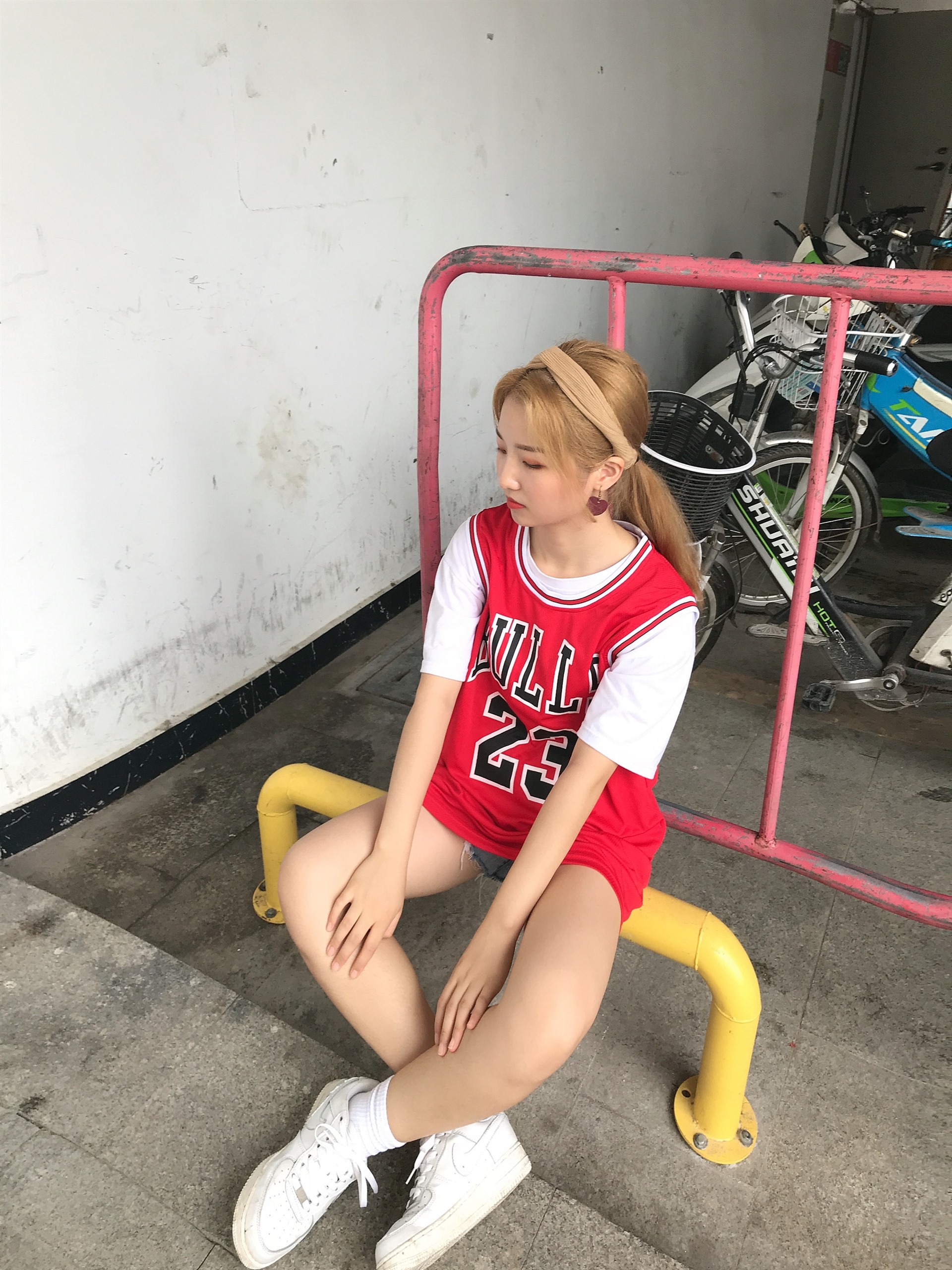 《球服热裤学妹+视频33个百度网盘下载》作品图