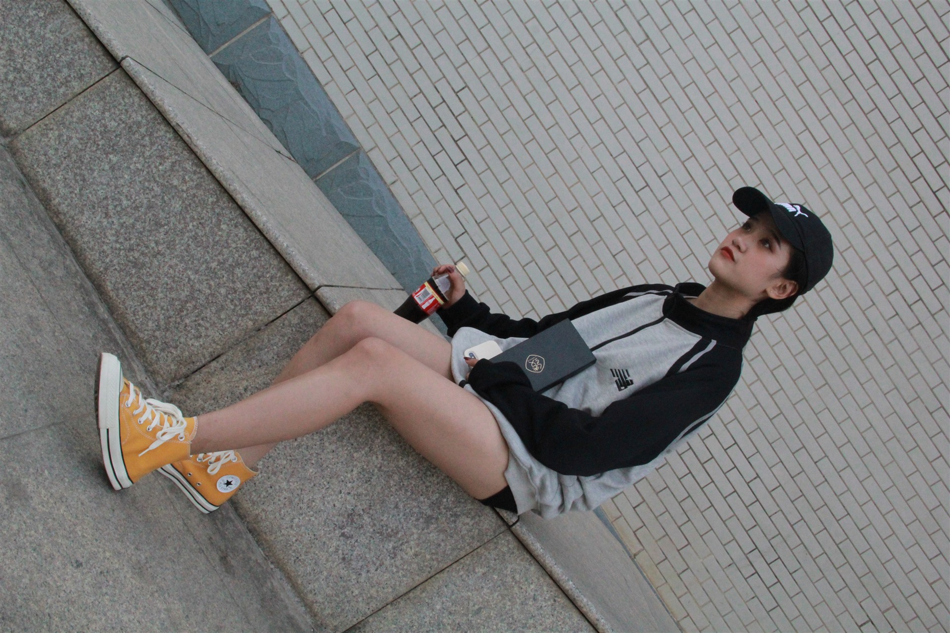 《校园学妹多套袜子互换+5个视频》作品图