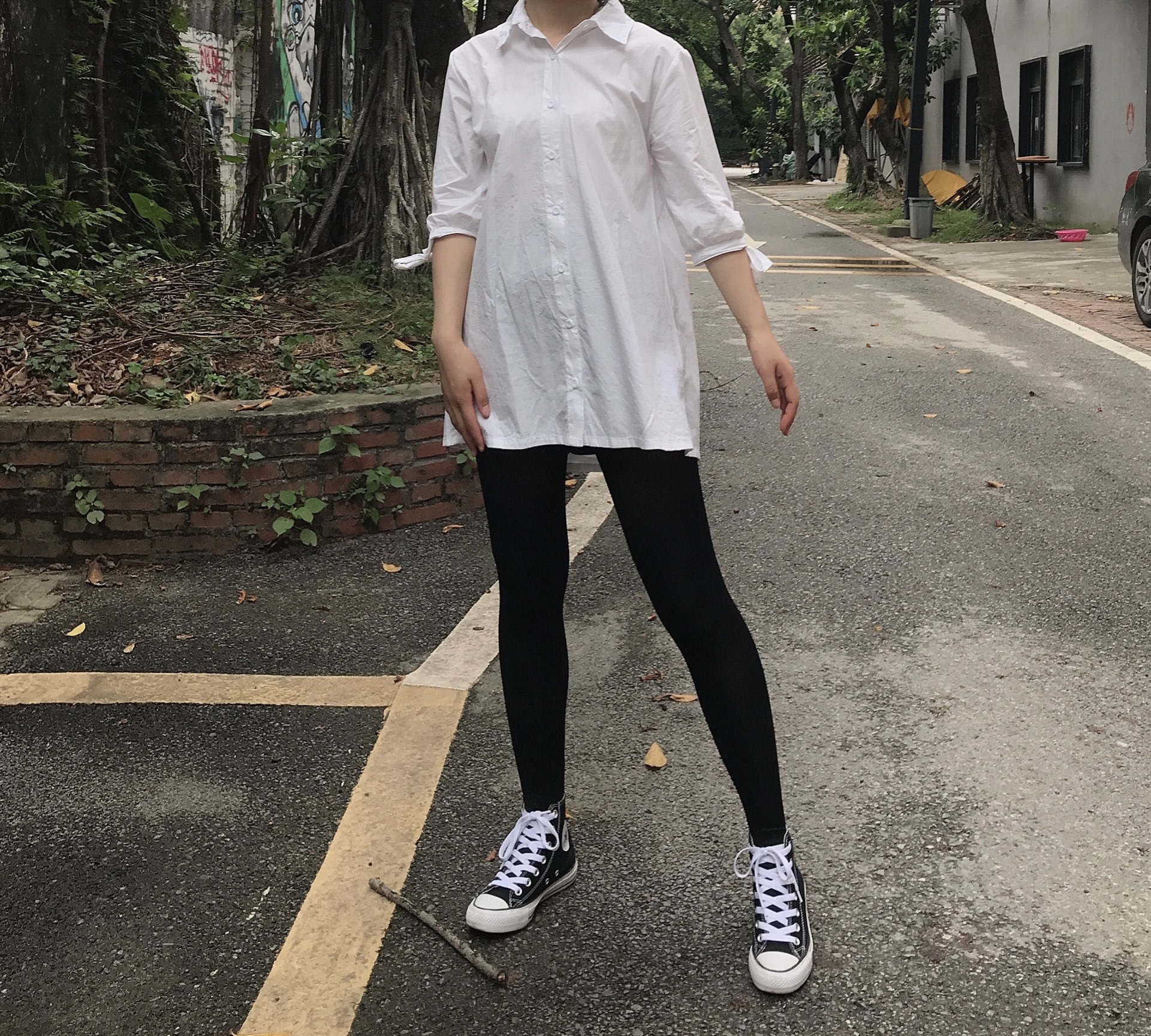 《学姐帆布鞋の丝袜脚丫+2个视频》作品图