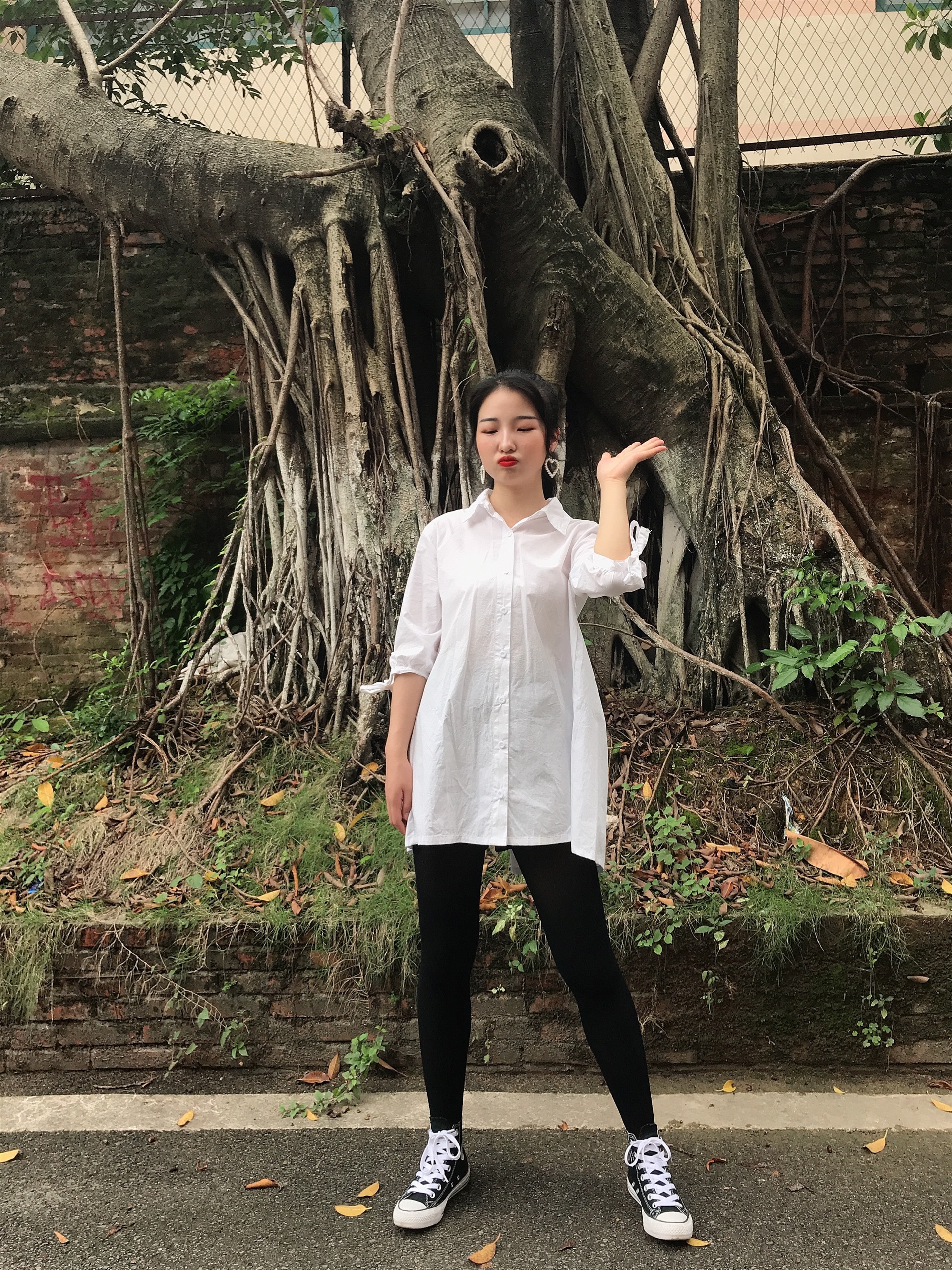 《学姐帆布鞋の丝袜脚丫+2个视频》作品图