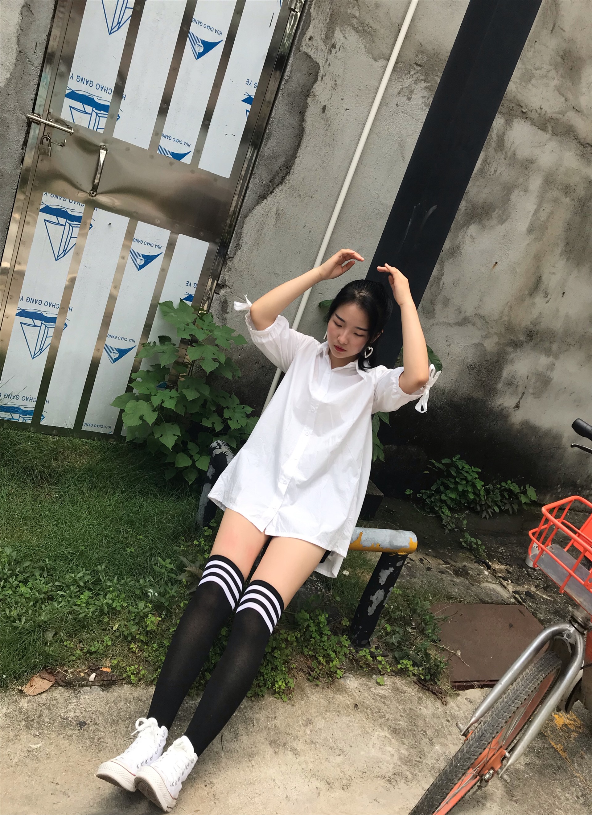 《学姐帆布鞋の丝袜脚丫+2个视频》作品图