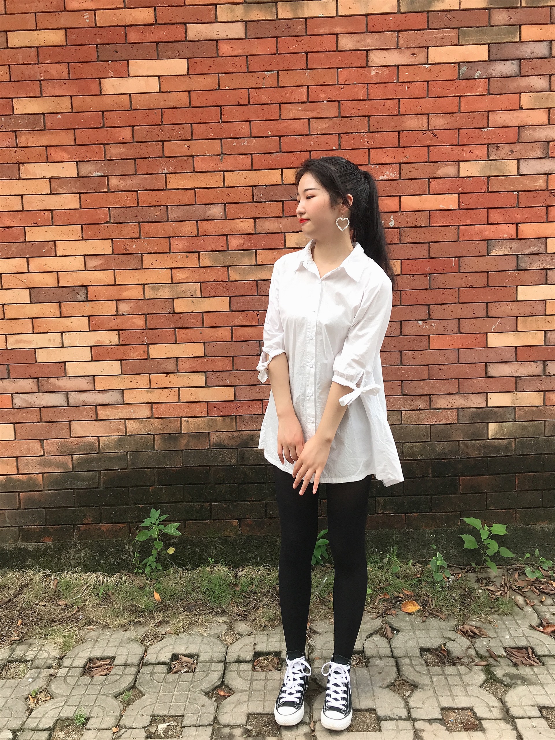 《学姐帆布鞋の丝袜脚丫+2个视频》作品图