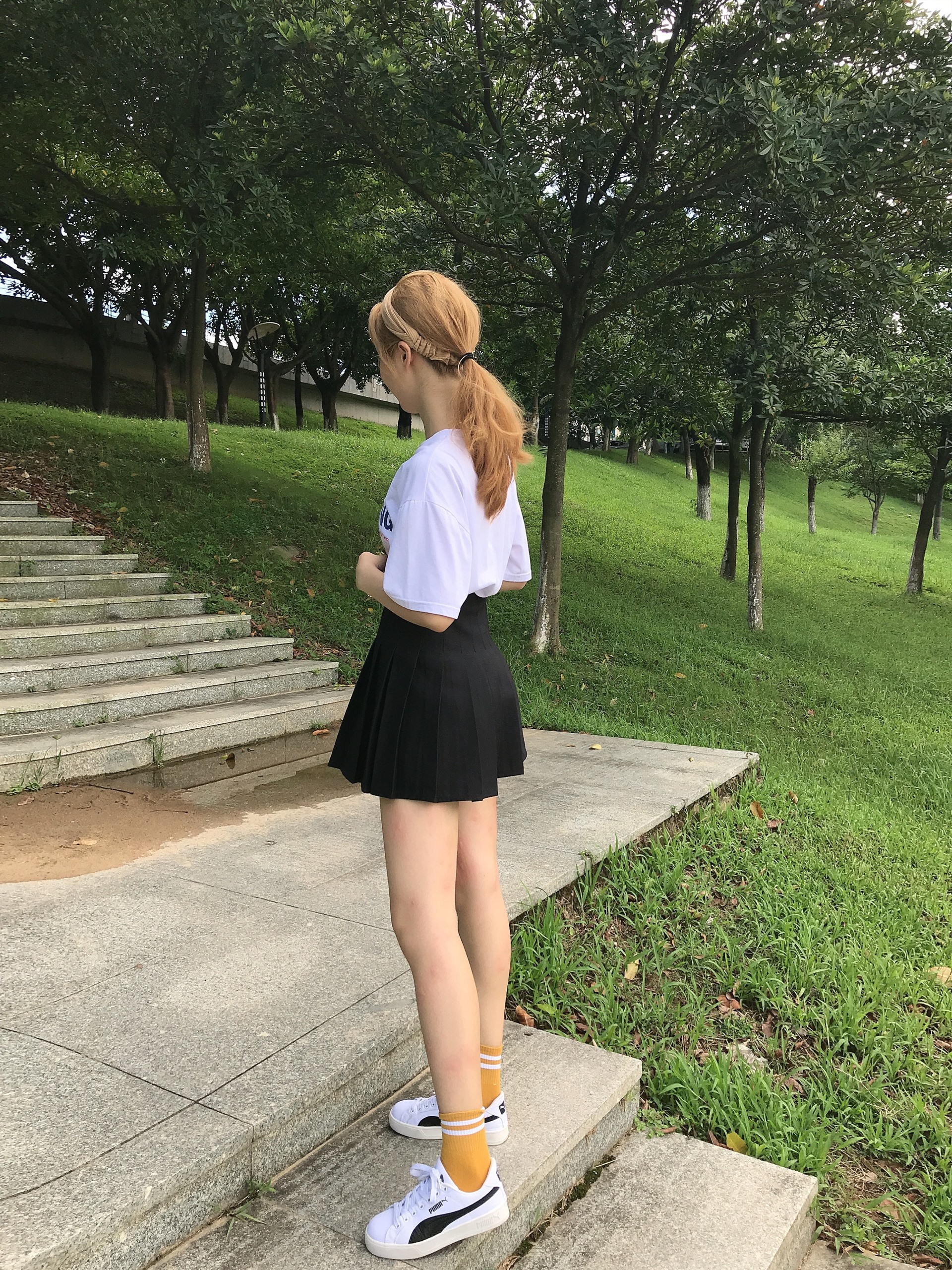 《小姐姐公园踏青+12个视频》作品图