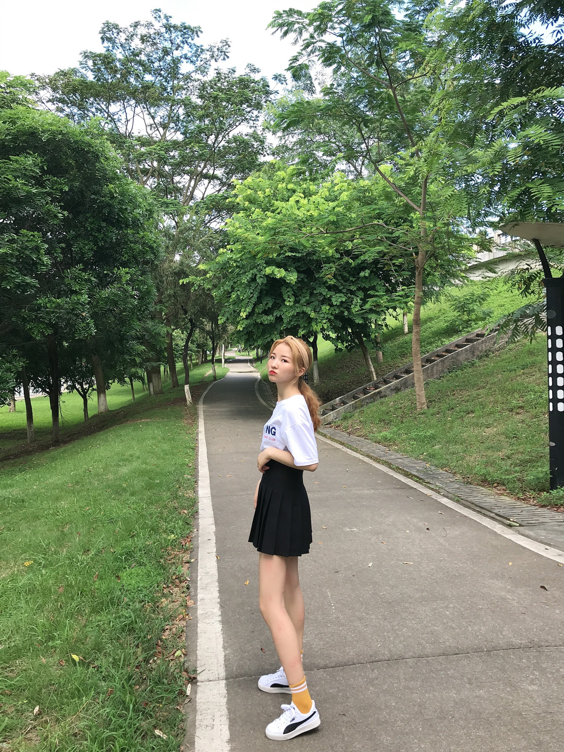 《小姐姐公园踏青+12个视频》作品图