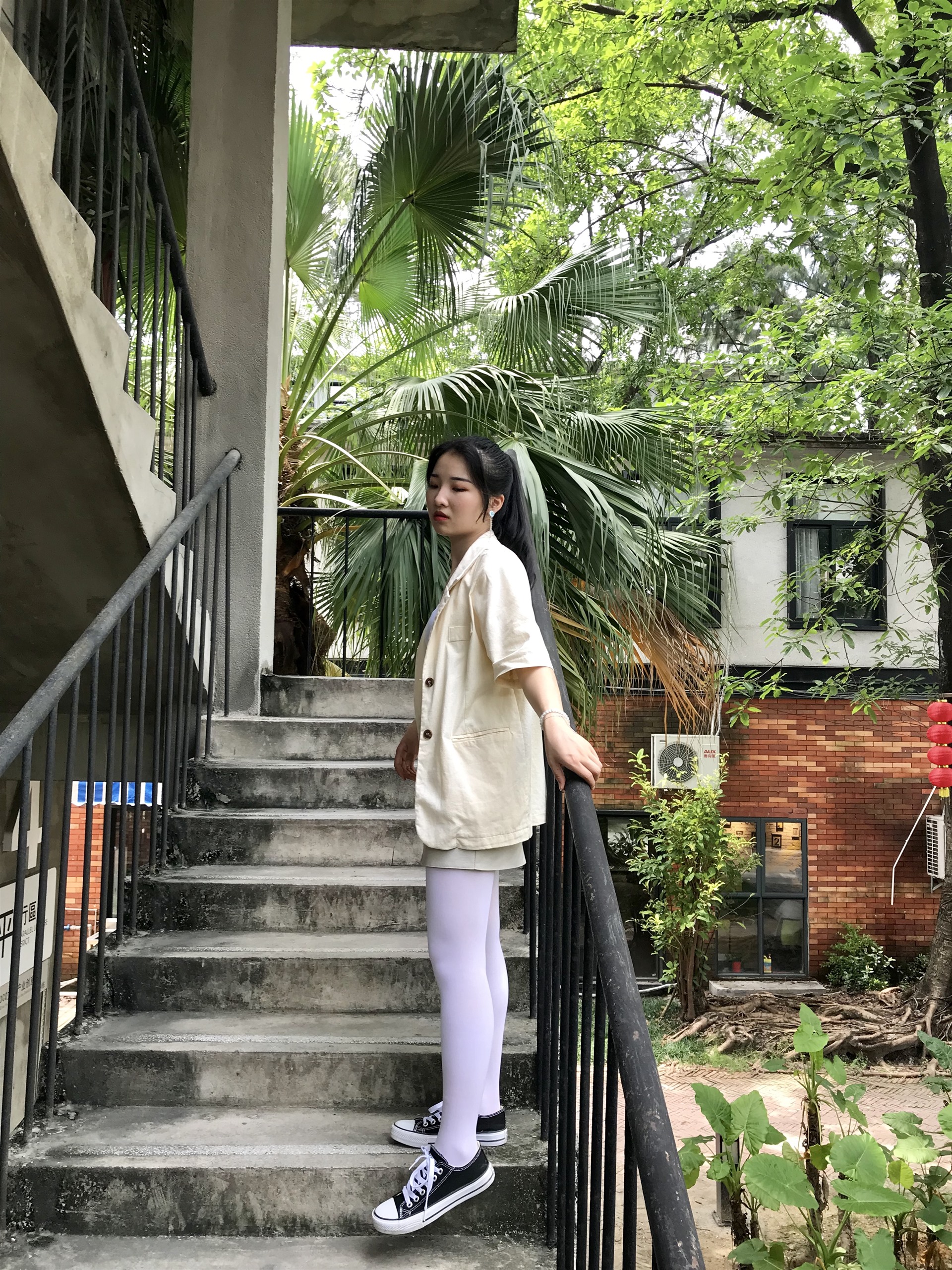 《小姐姐的帆布鞋の长白丝袜脚丫+视频1个》作品图