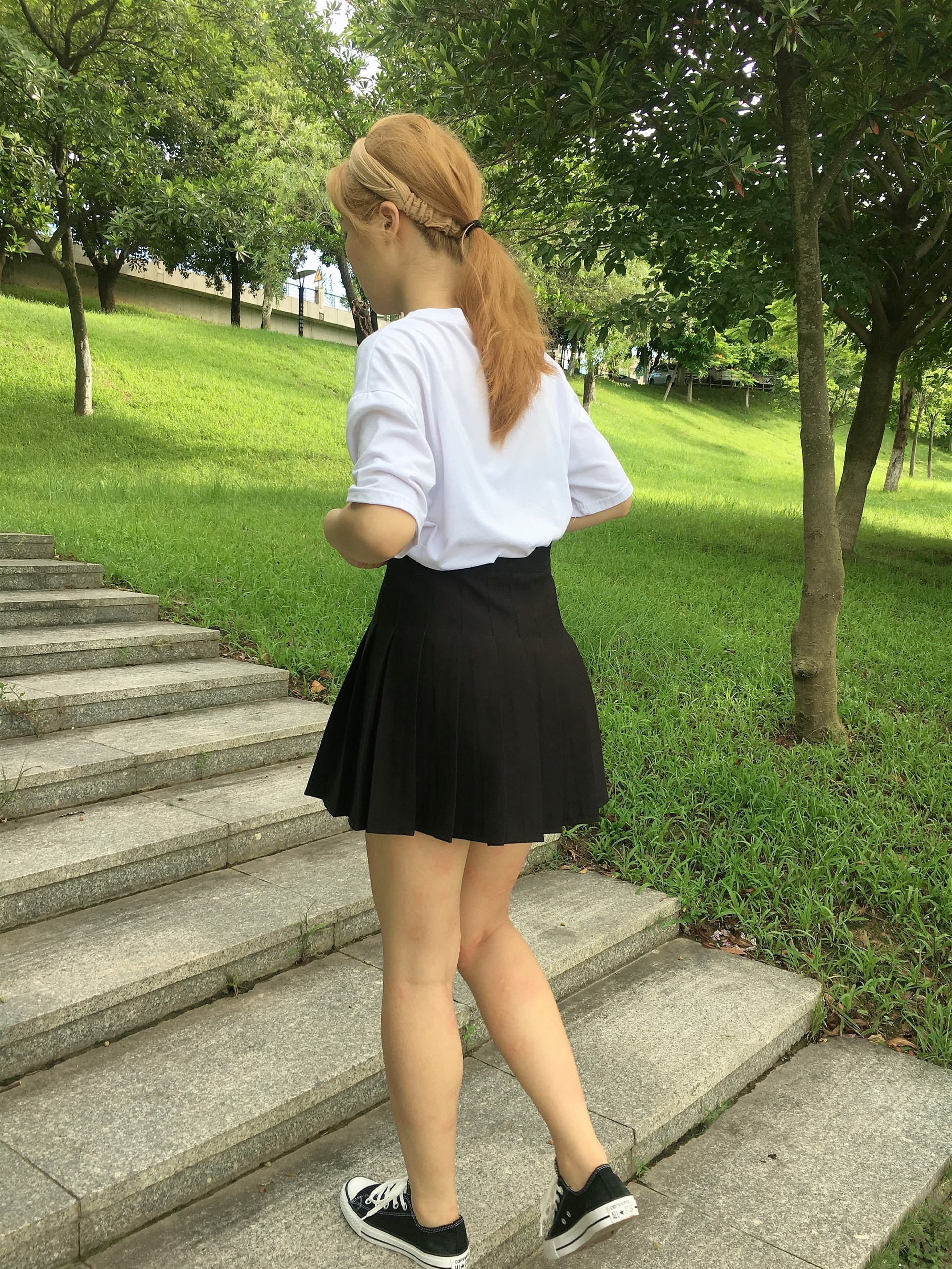 《小姐姐公园踏青第二期》作品图