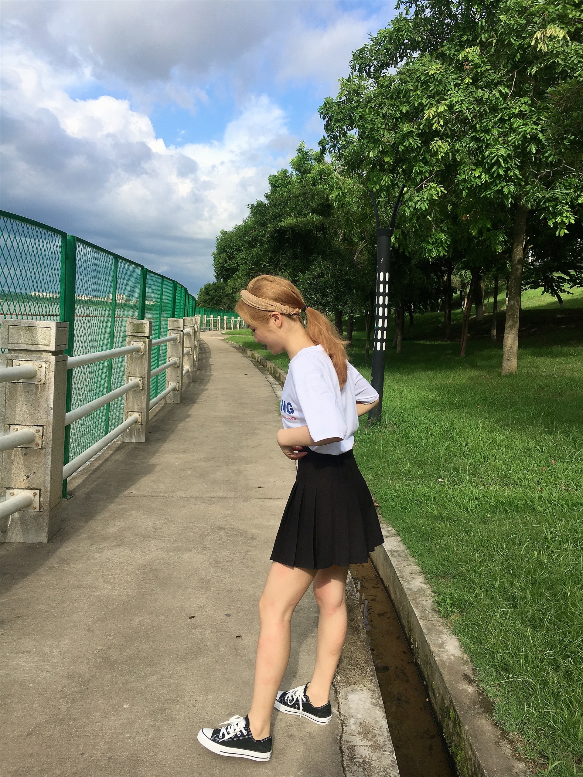 《小姐姐公园踏青第二期》作品图