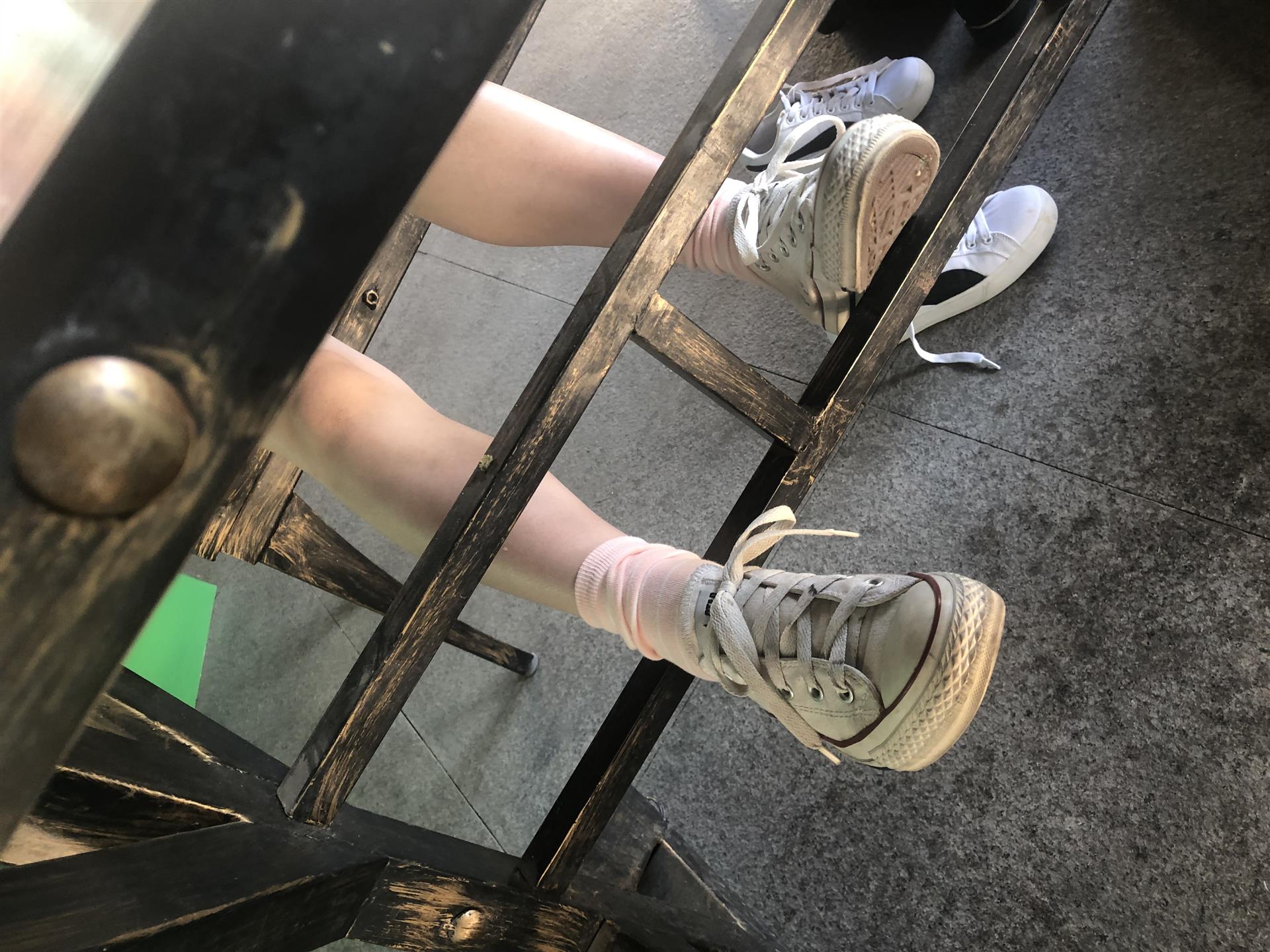 《学姐帆布鞋の棉袜脚丫+2个视频》作品图