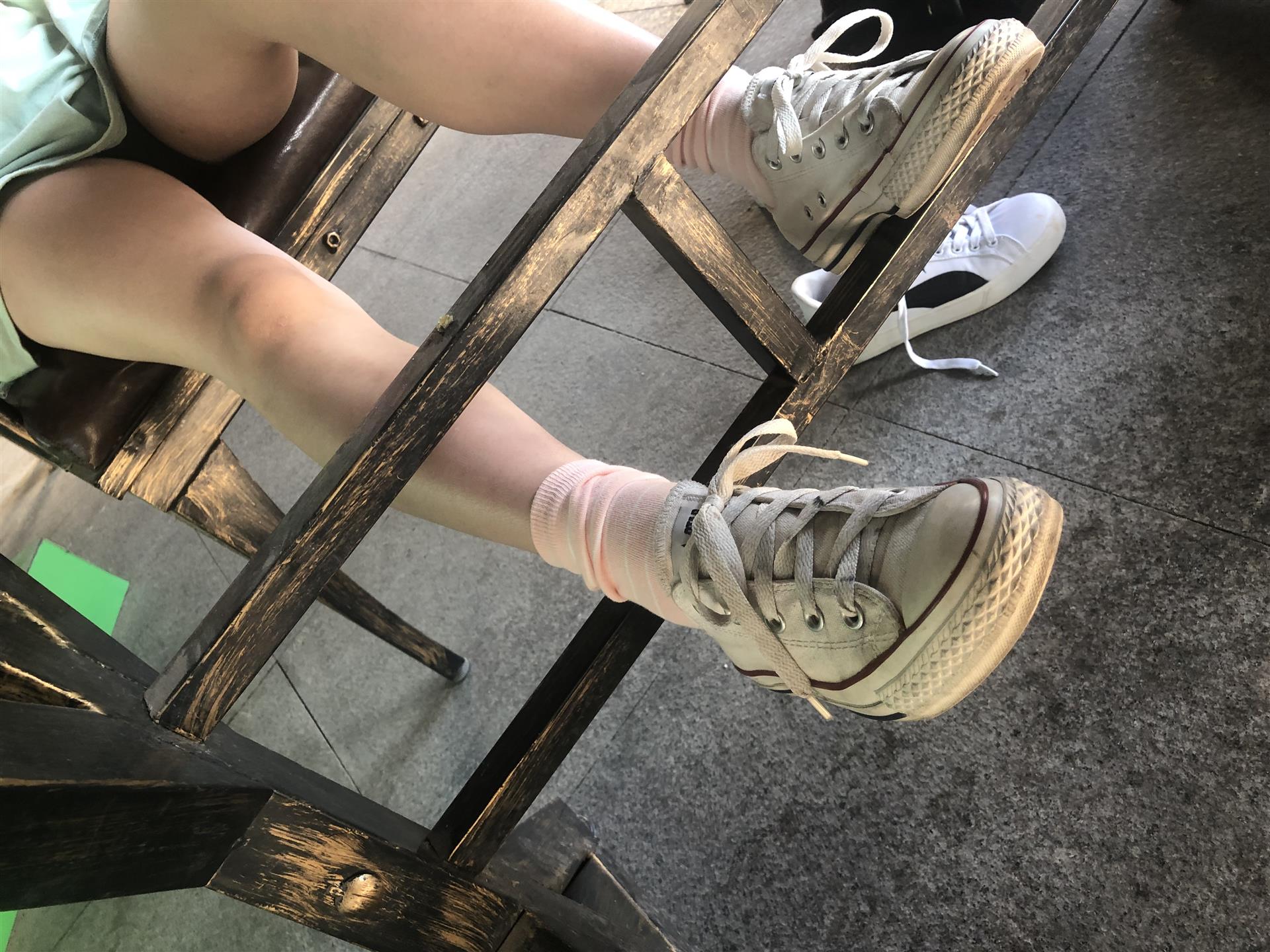 《学姐帆布鞋の棉袜脚丫+2个视频》作品图