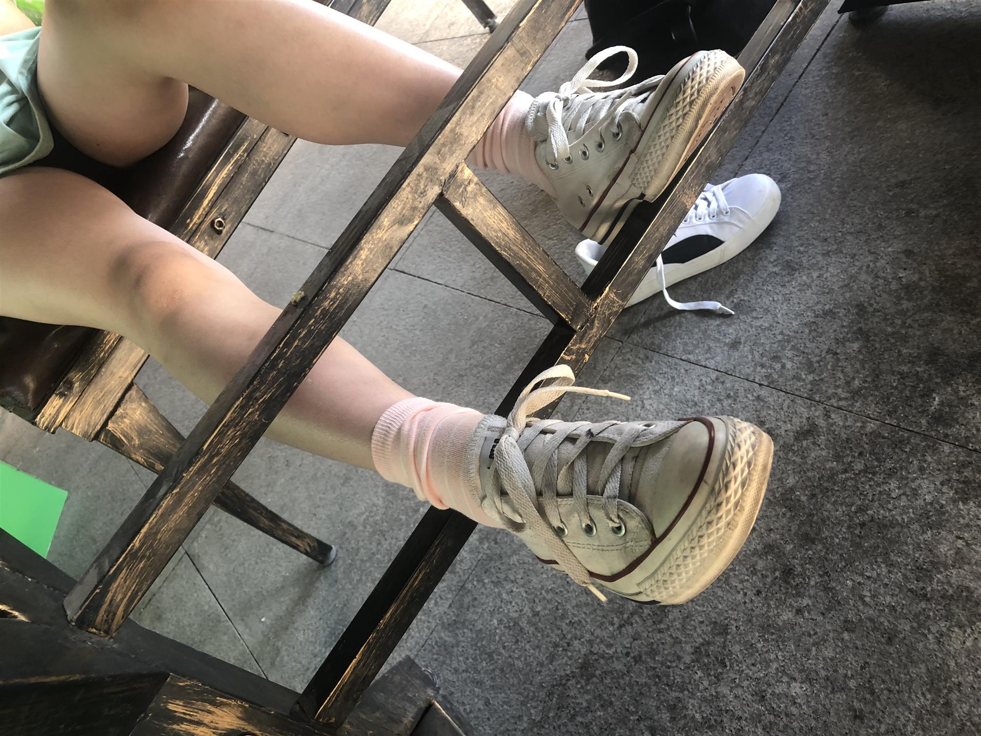 《学姐帆布鞋の棉袜脚丫+2个视频》作品图