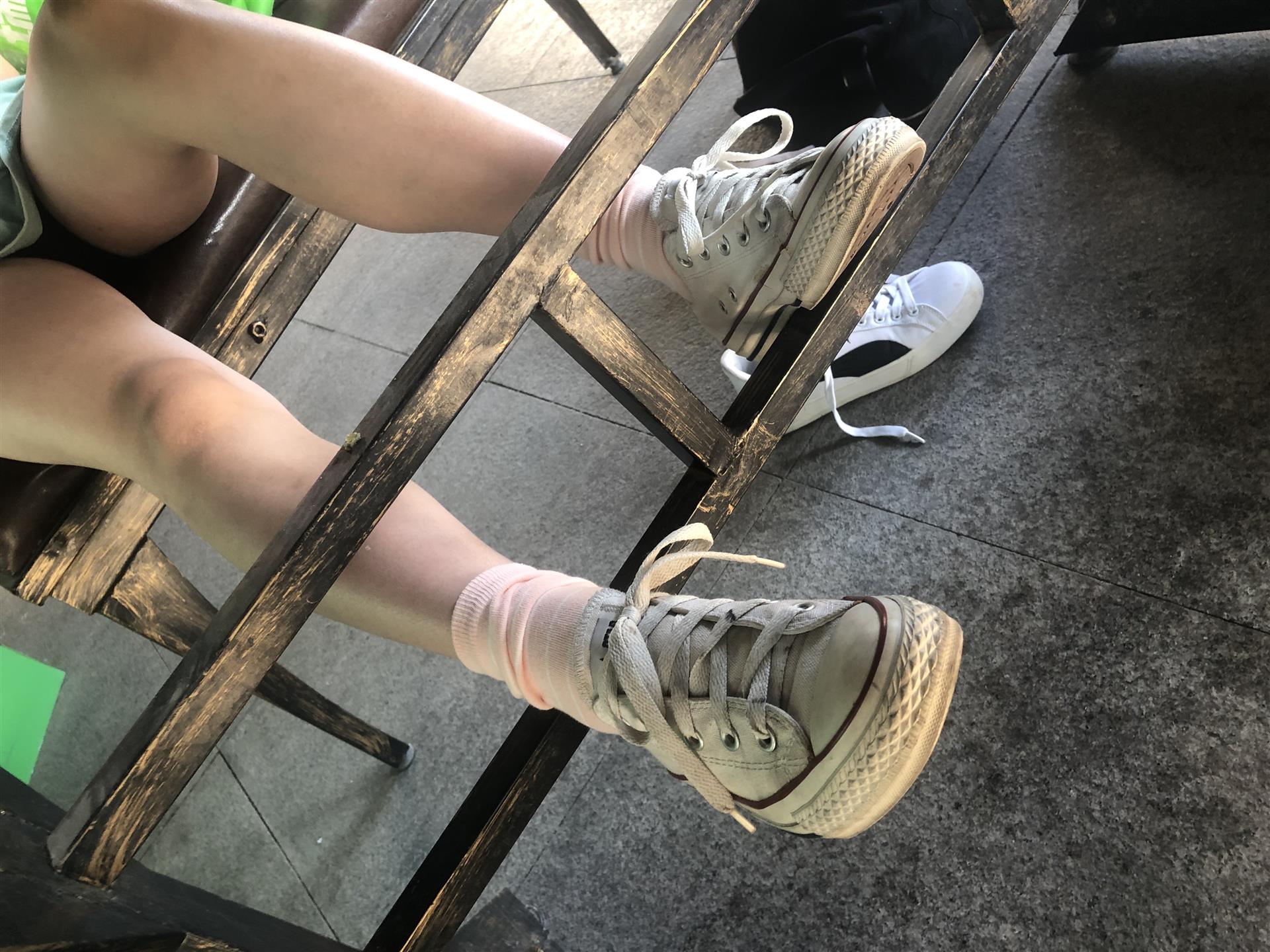 《学姐帆布鞋の棉袜脚丫+2个视频》作品图