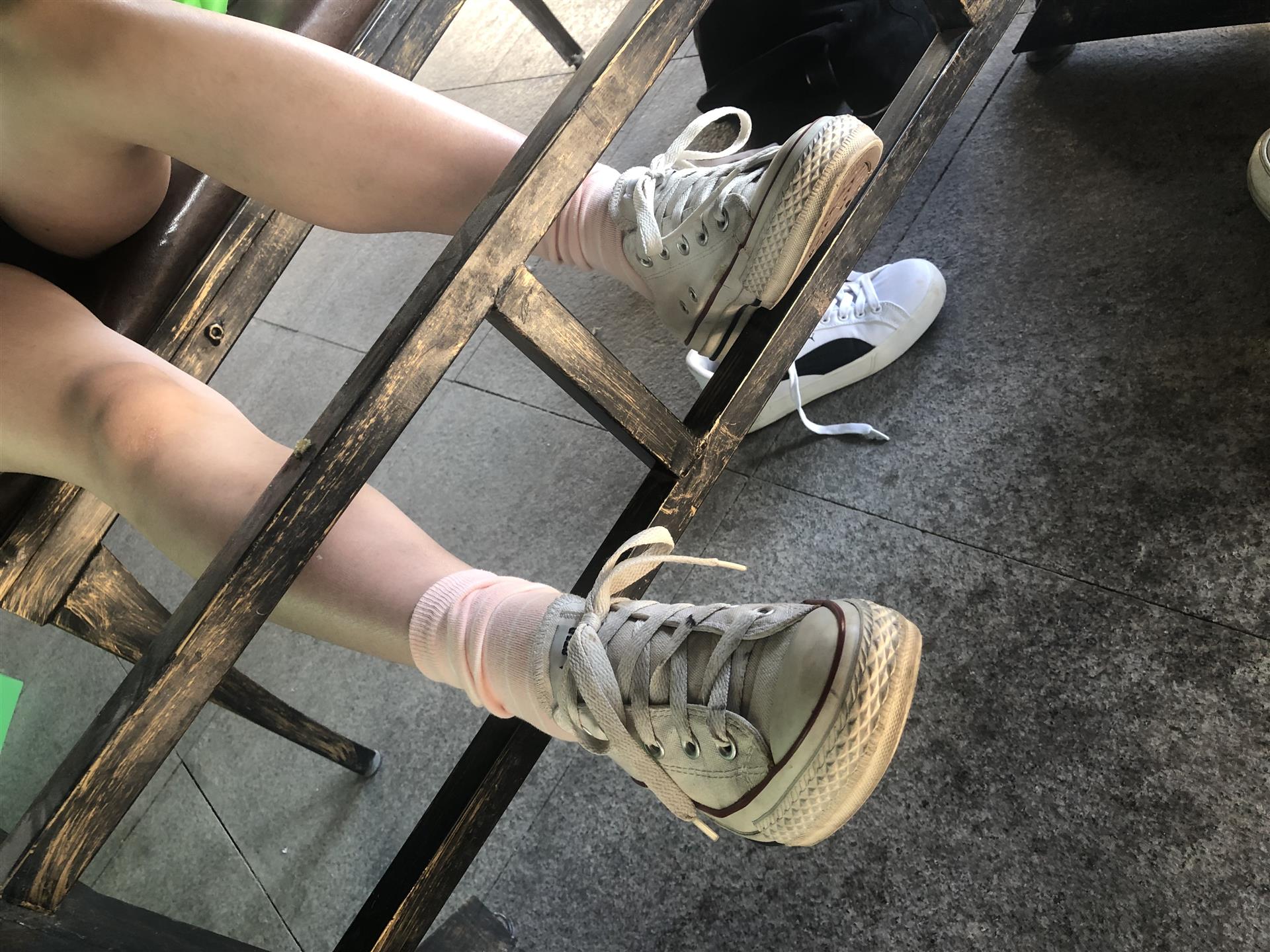 《学姐帆布鞋の棉袜脚丫+2个视频》作品图