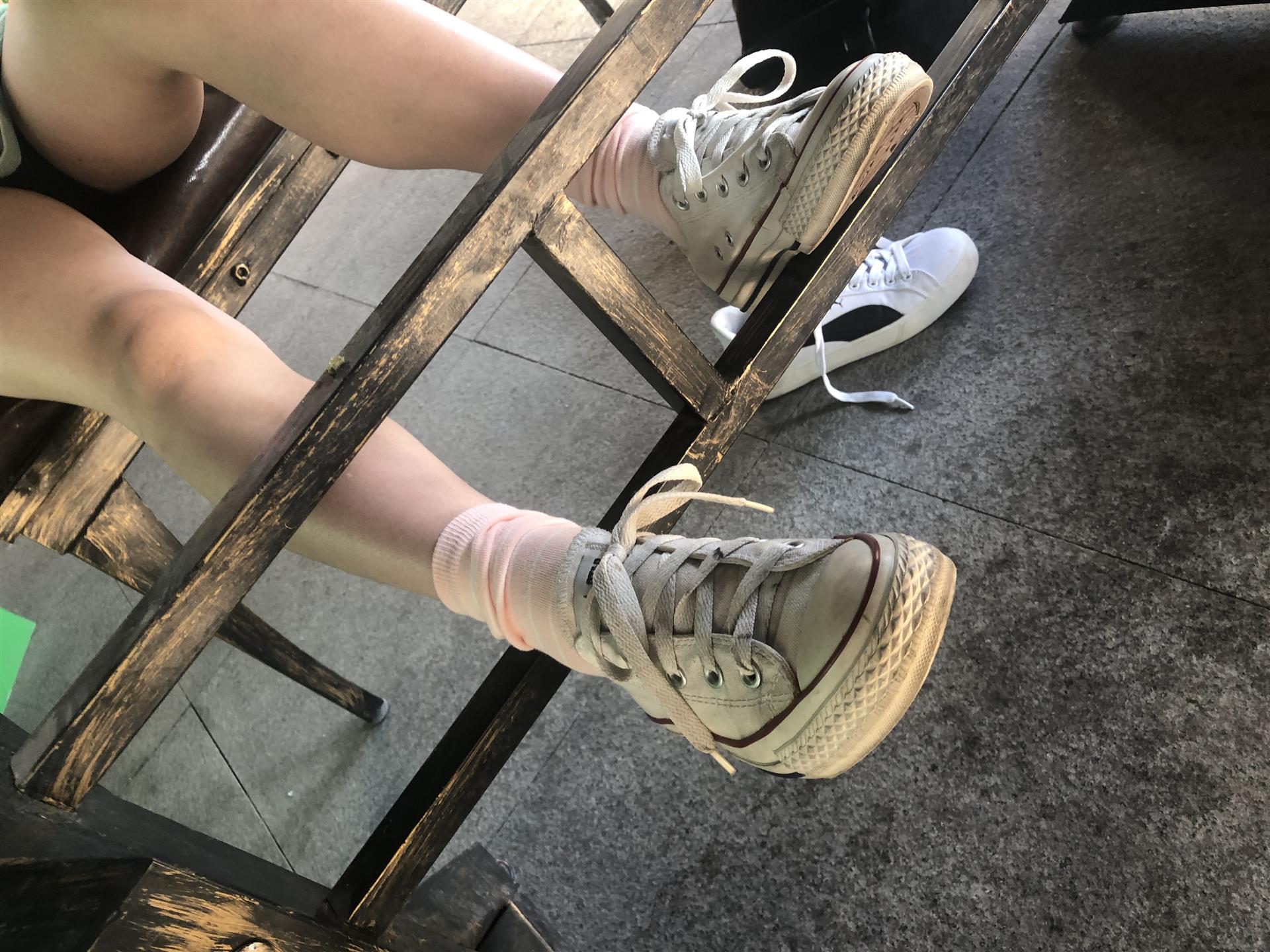 《学姐帆布鞋の棉袜脚丫+2个视频》作品图