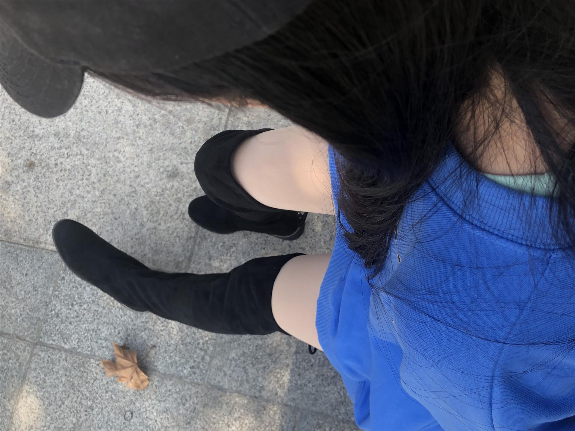 《小姐姐长靴丝袜脚丫+1个视频》作品图