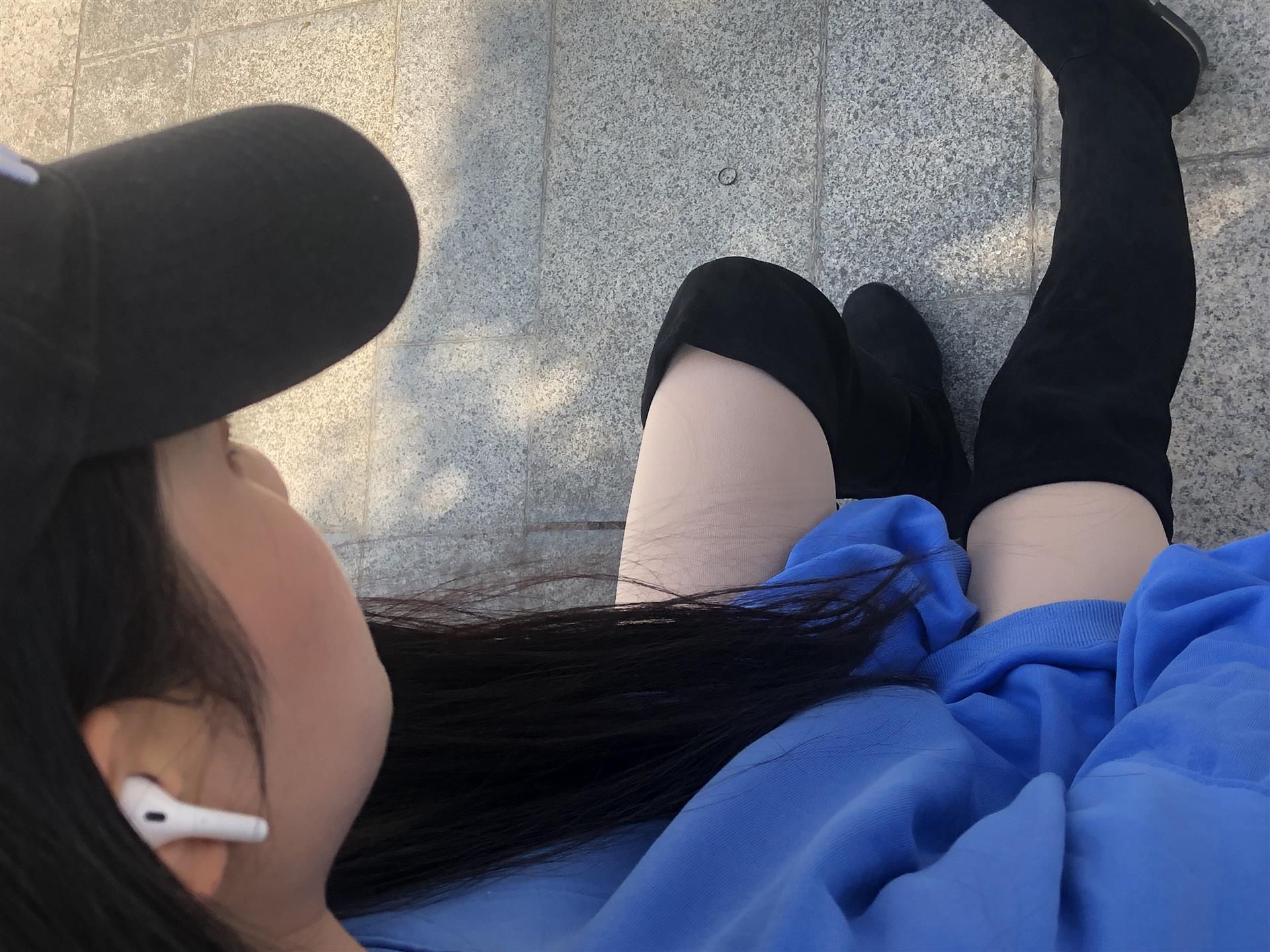 《小姐姐长靴丝袜脚丫+1个视频》作品图