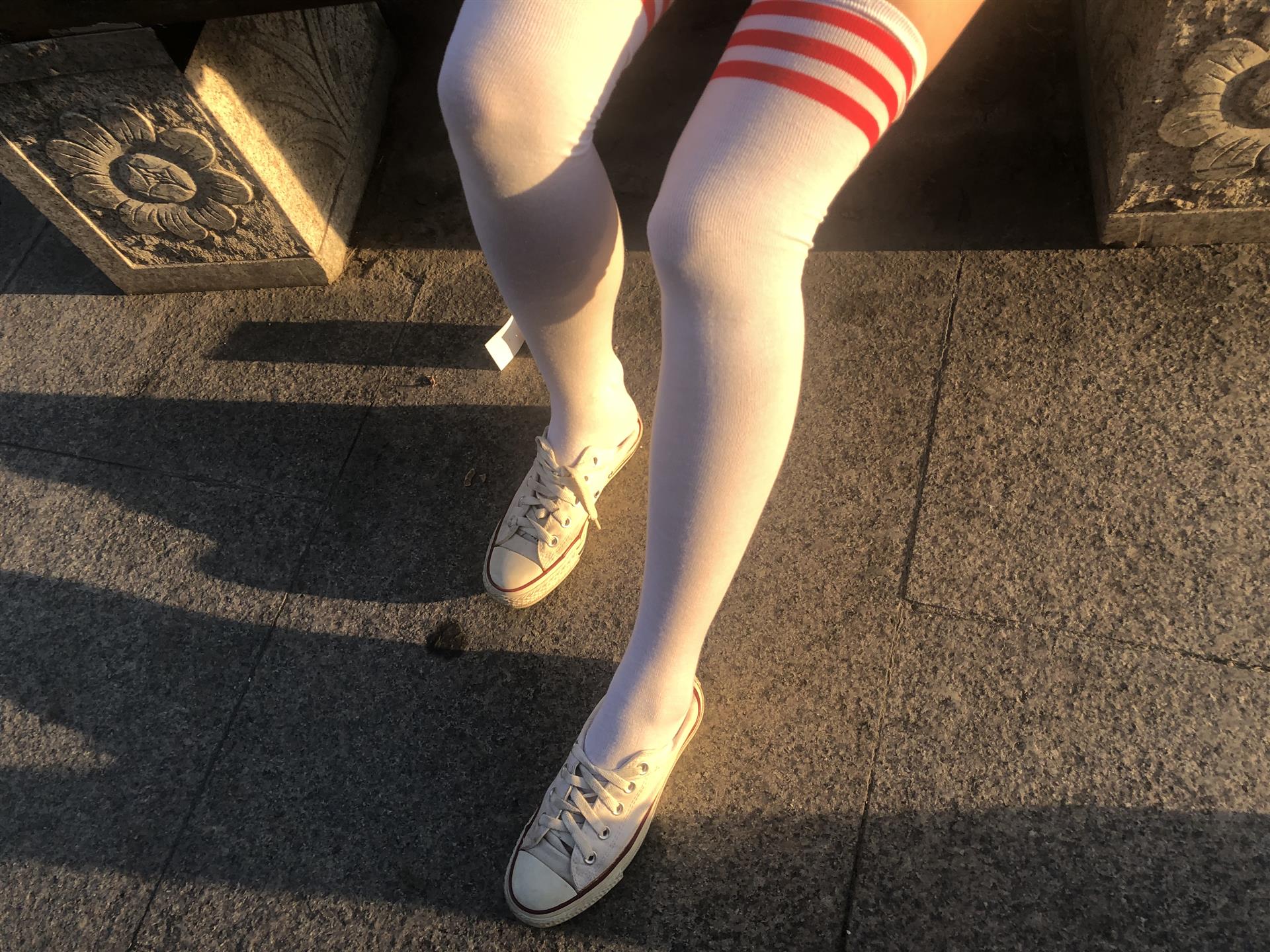 《学姐帆布鞋の长白袜脚丫+3个视频》作品图