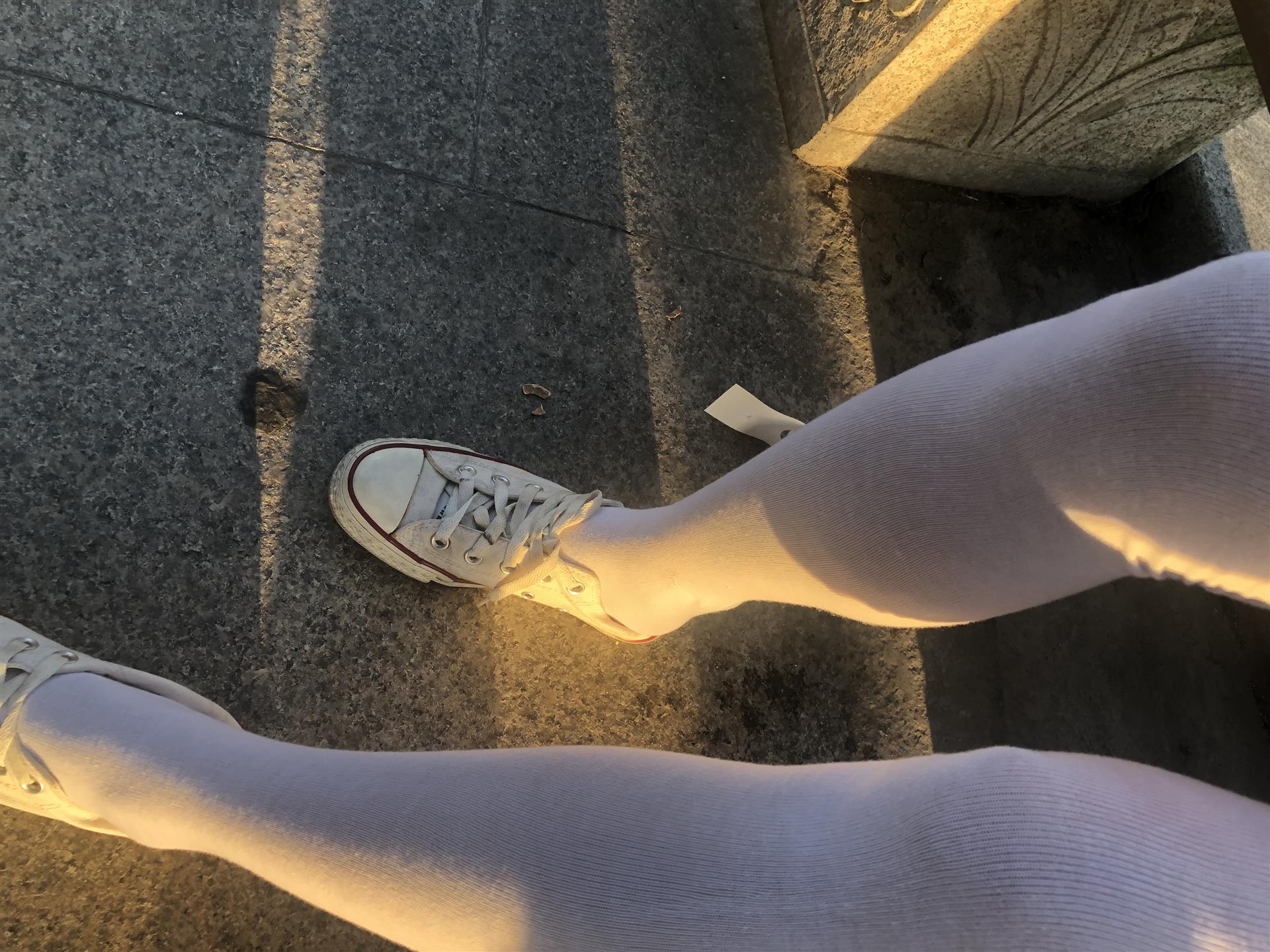 《学姐帆布鞋の长白袜脚丫+3个视频》作品图