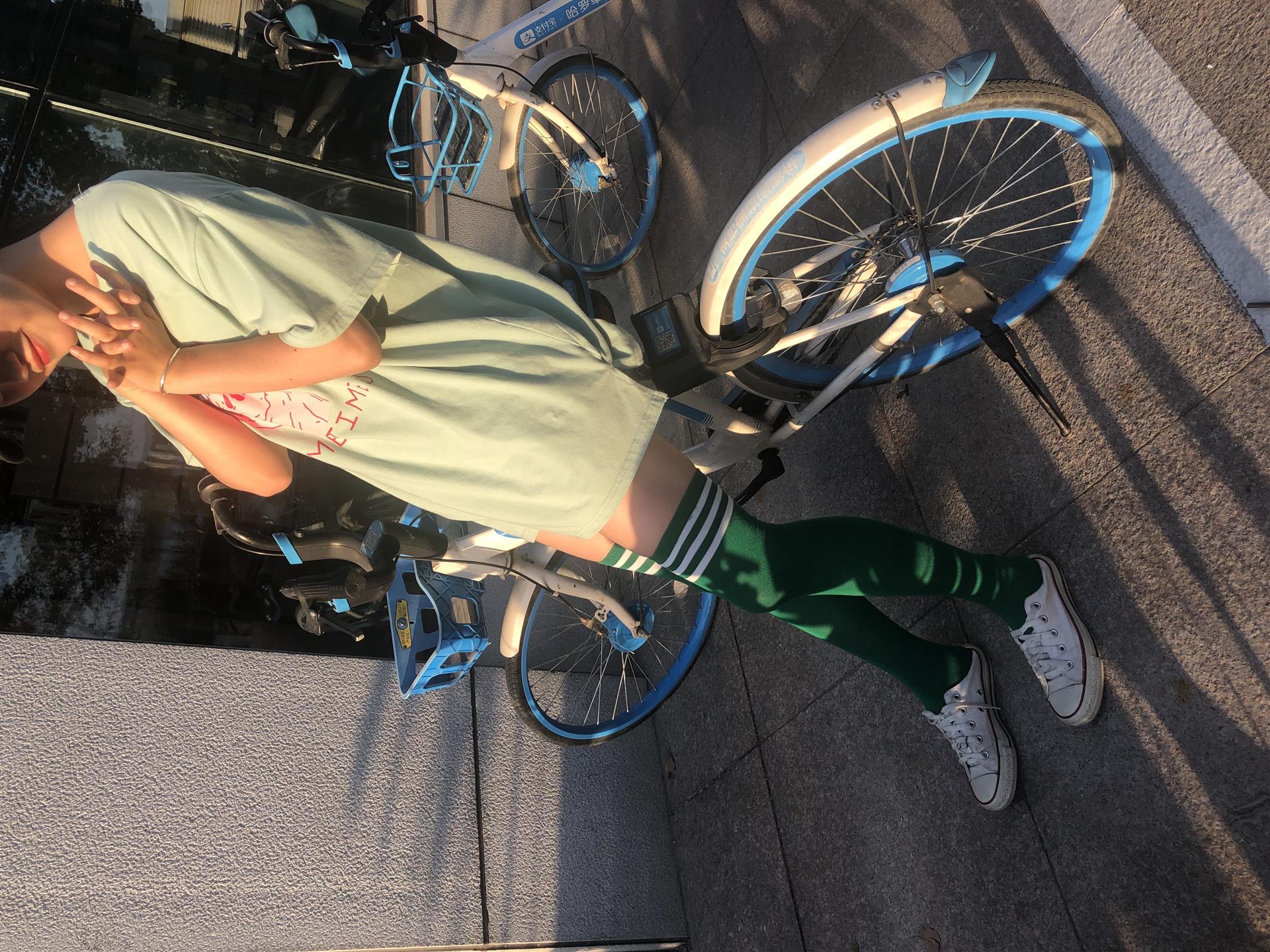 《学姐帆布鞋の长绿袜子+3个视频》作品图