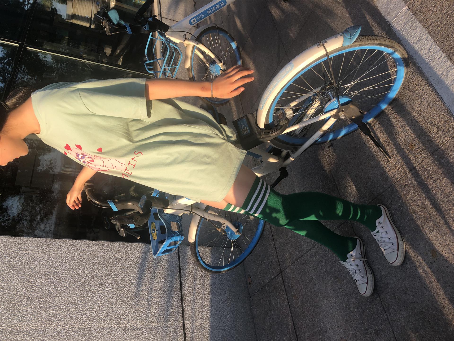 《学姐帆布鞋の长绿袜子+3个视频》作品图