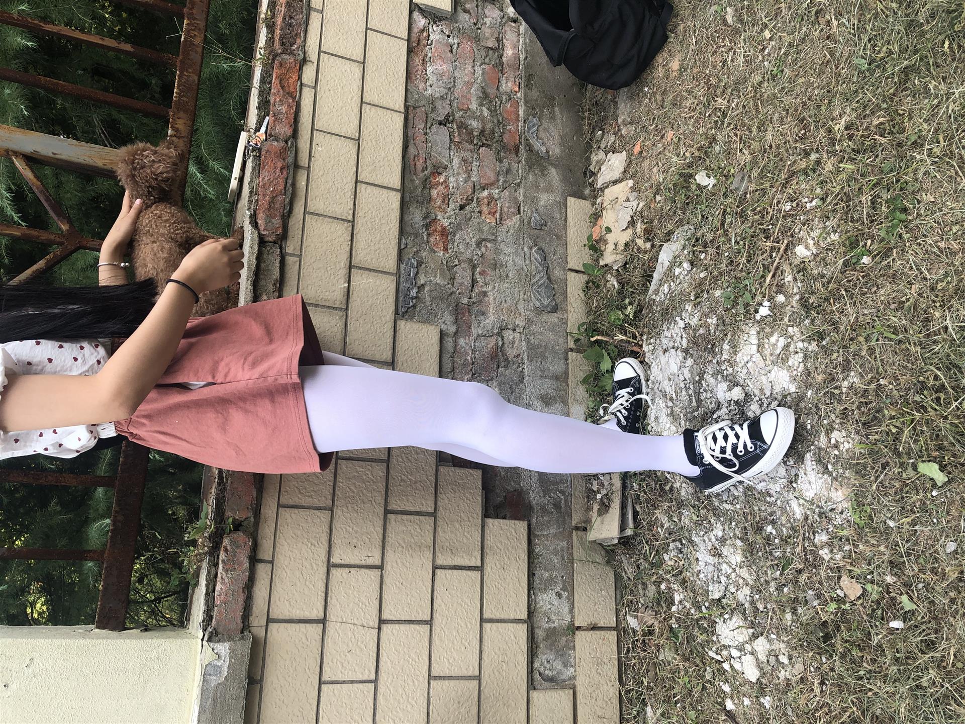 《邻班小姑娘的帆布鞋の白丝袜脚丫+2个视频》作品图