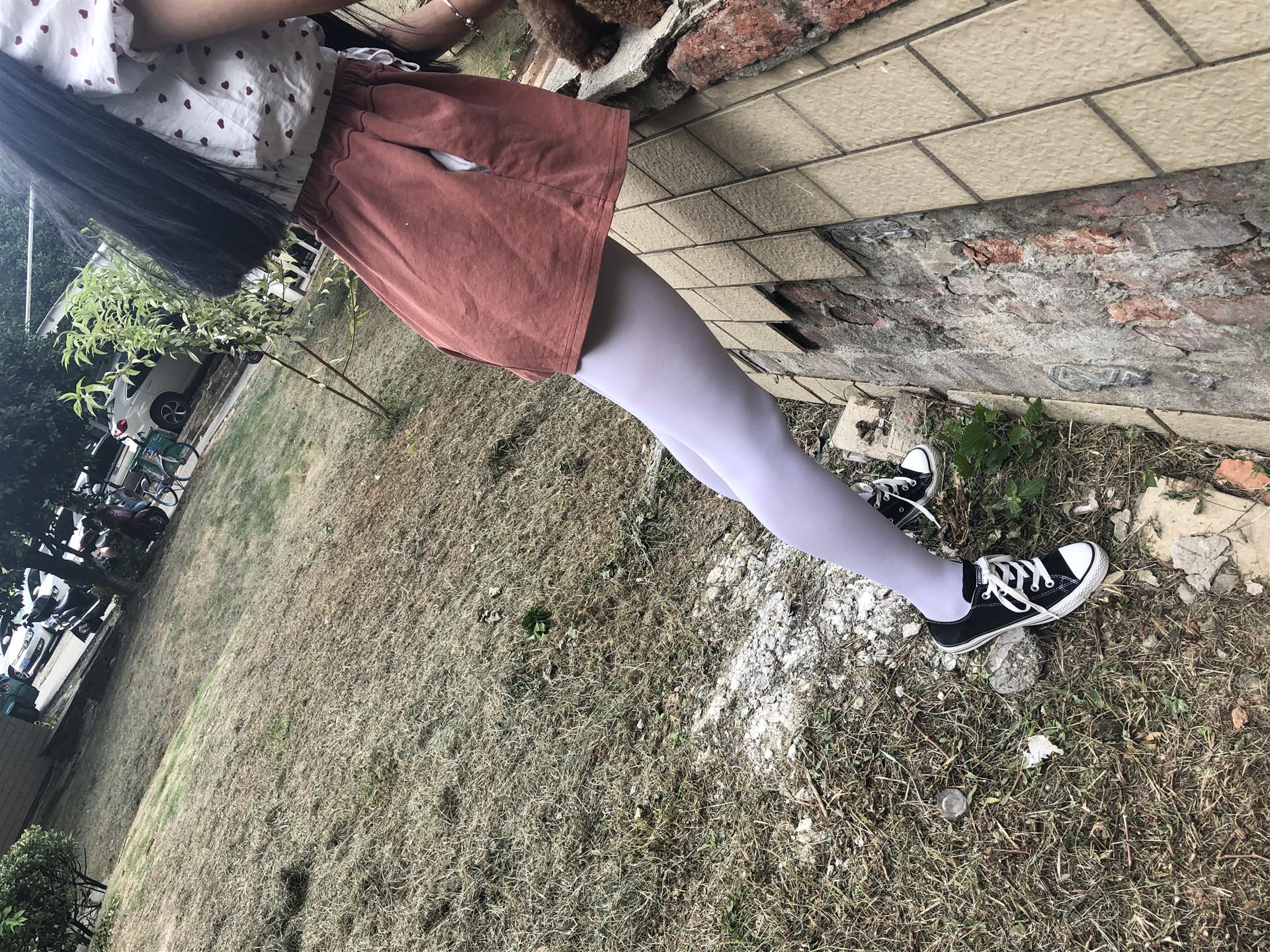 《邻班小姑娘的帆布鞋の白丝袜脚丫+2个视频》作品图