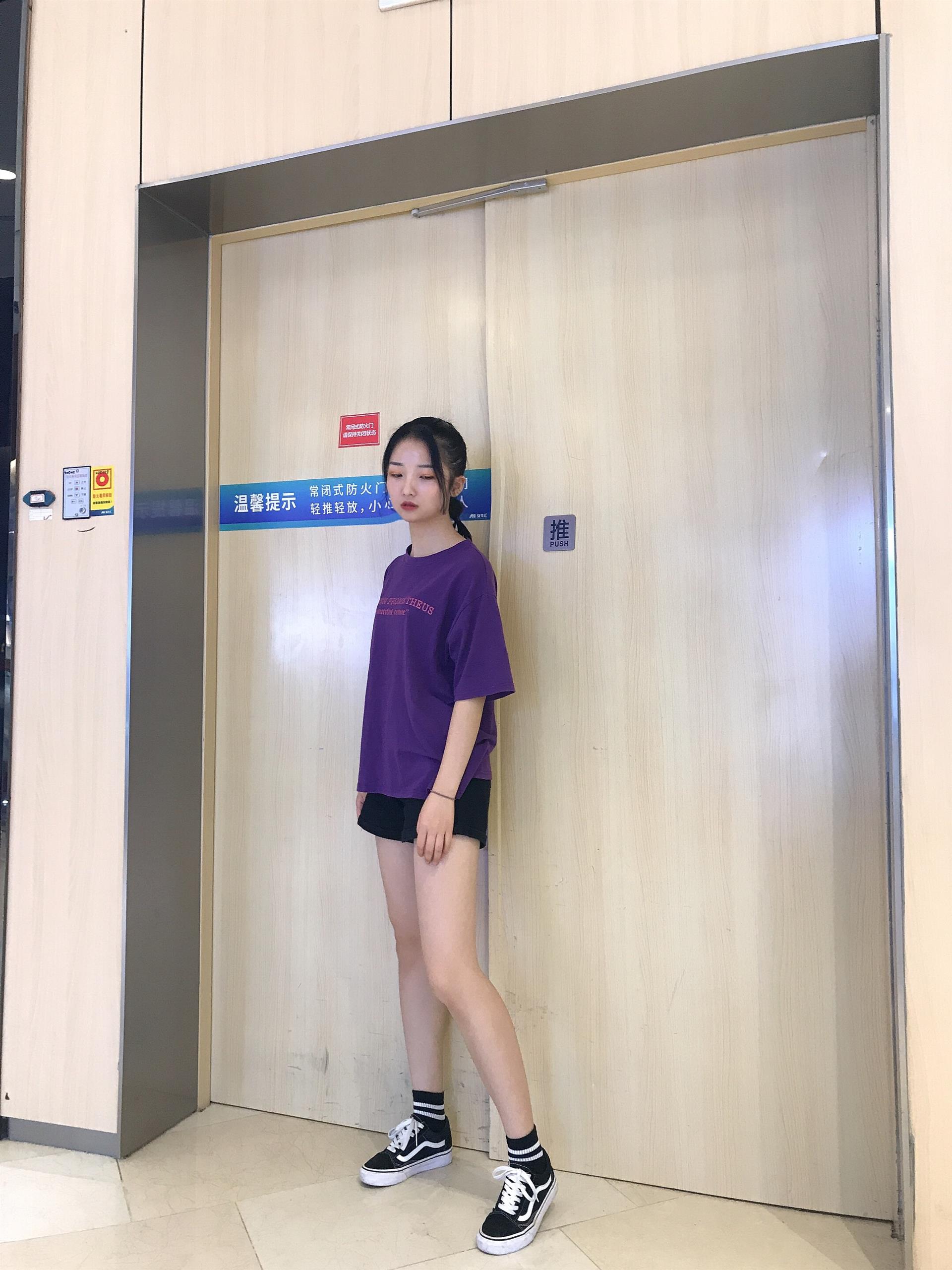 《商场越拍帆布鞋棉袜の裸足脚丫+5个视频》作品图