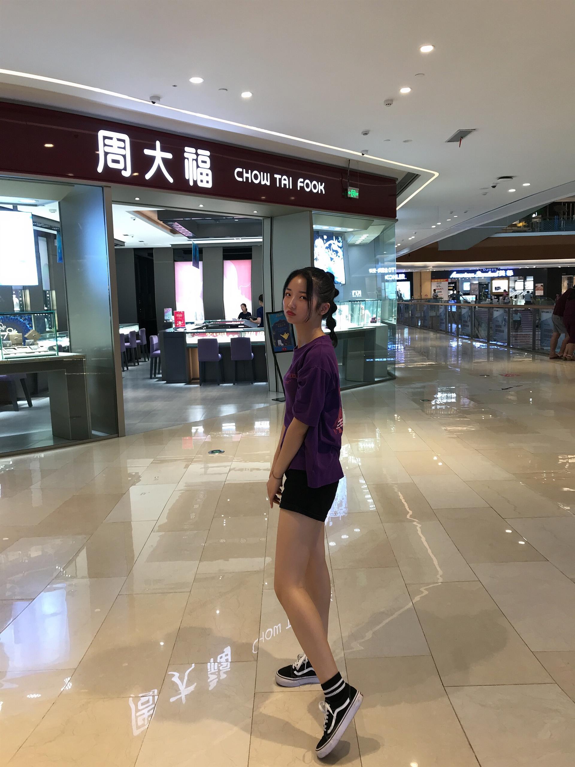 《商场越拍帆布鞋棉袜の裸足脚丫+5个视频》作品图