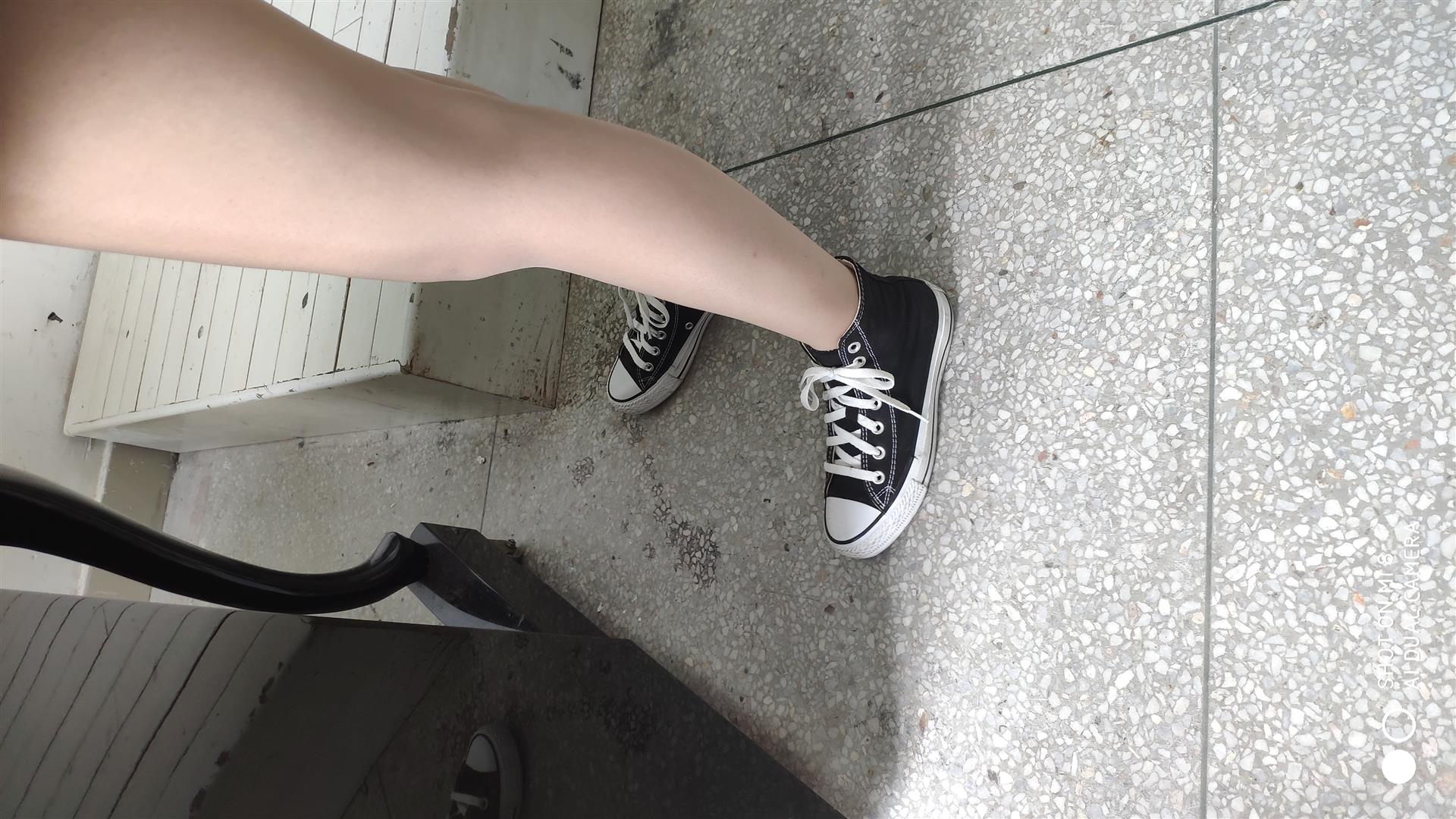 《教室里的帆布鞋の丝袜脚丫+2个视频》作品图