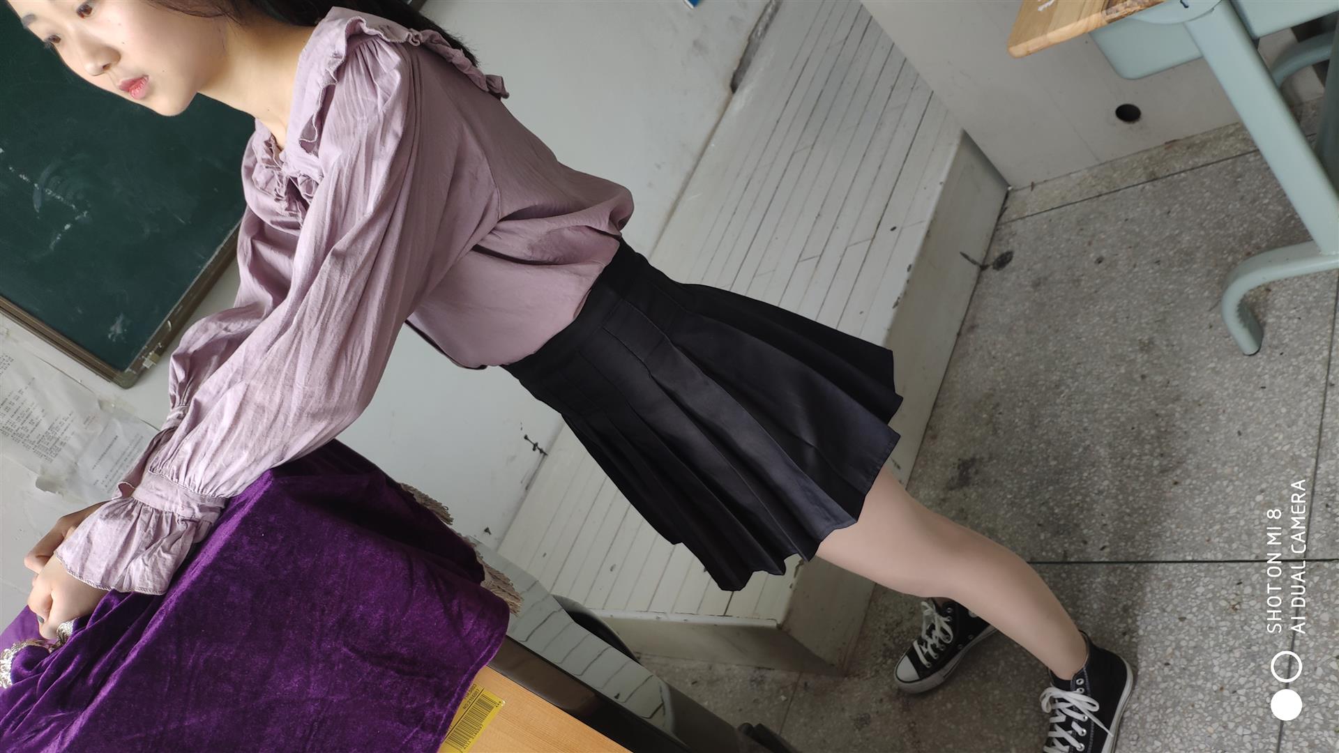 《教室里的帆布鞋の丝袜脚丫+2个视频》作品图