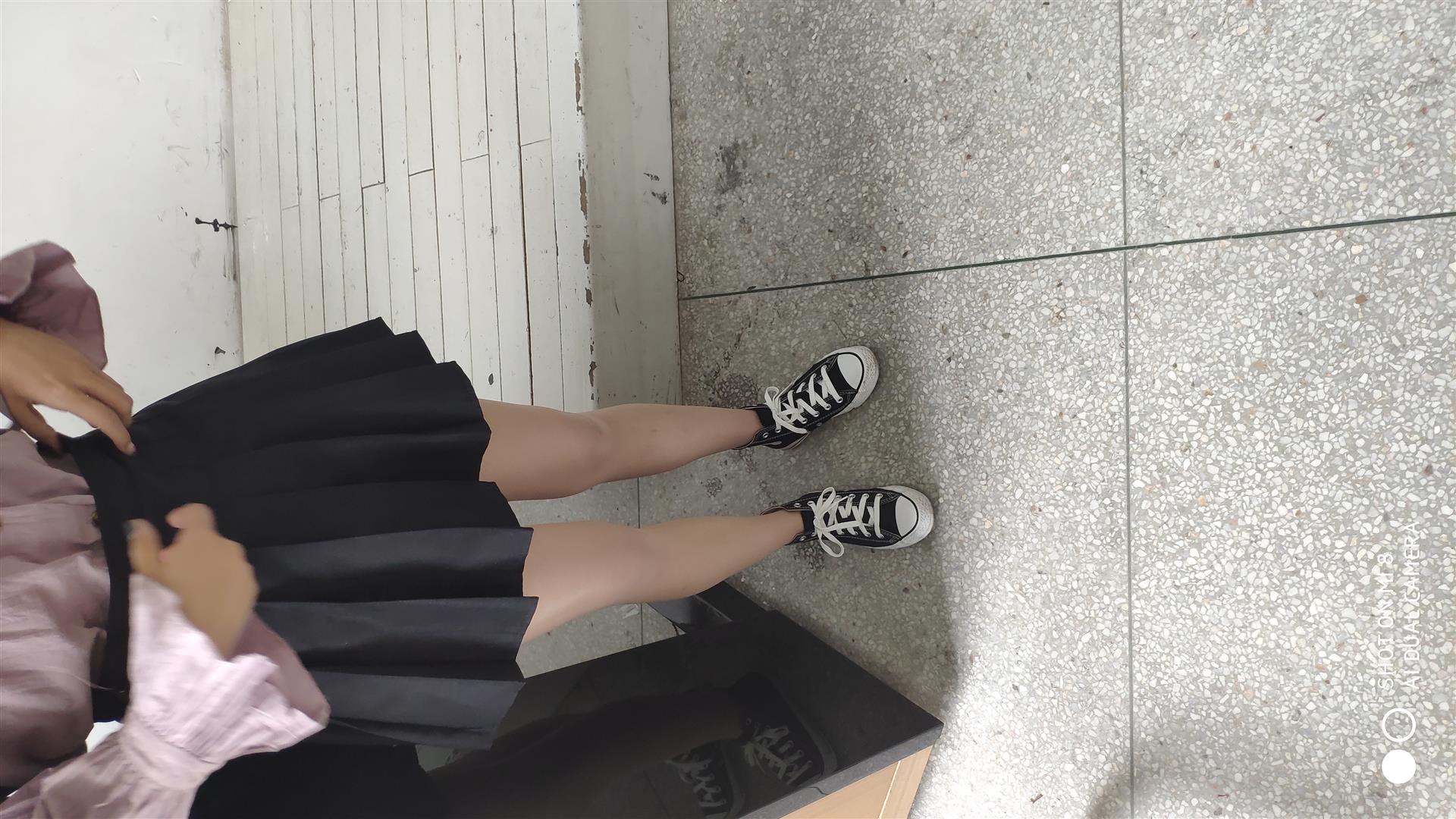 《教室里的帆布鞋の丝袜脚丫+2个视频》作品图