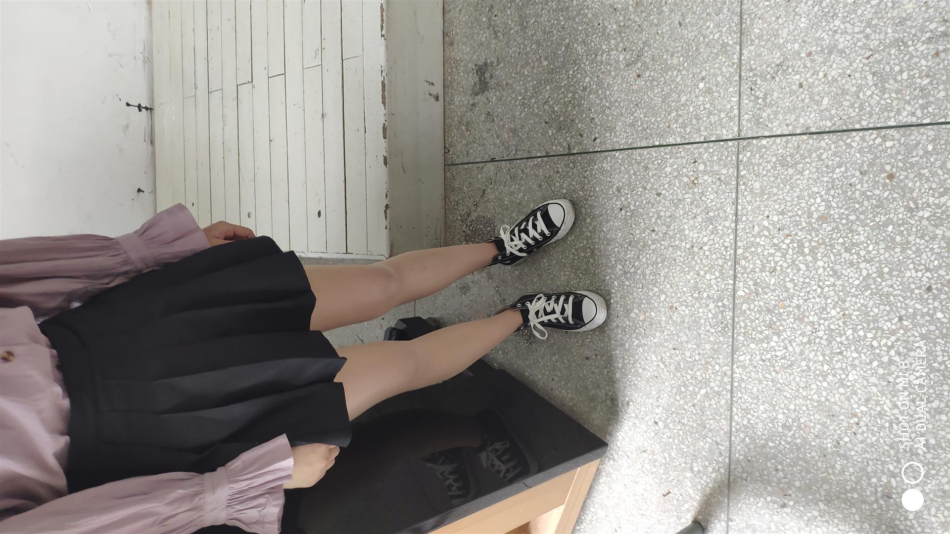 《教室里的帆布鞋の丝袜脚丫+2个视频》作品图