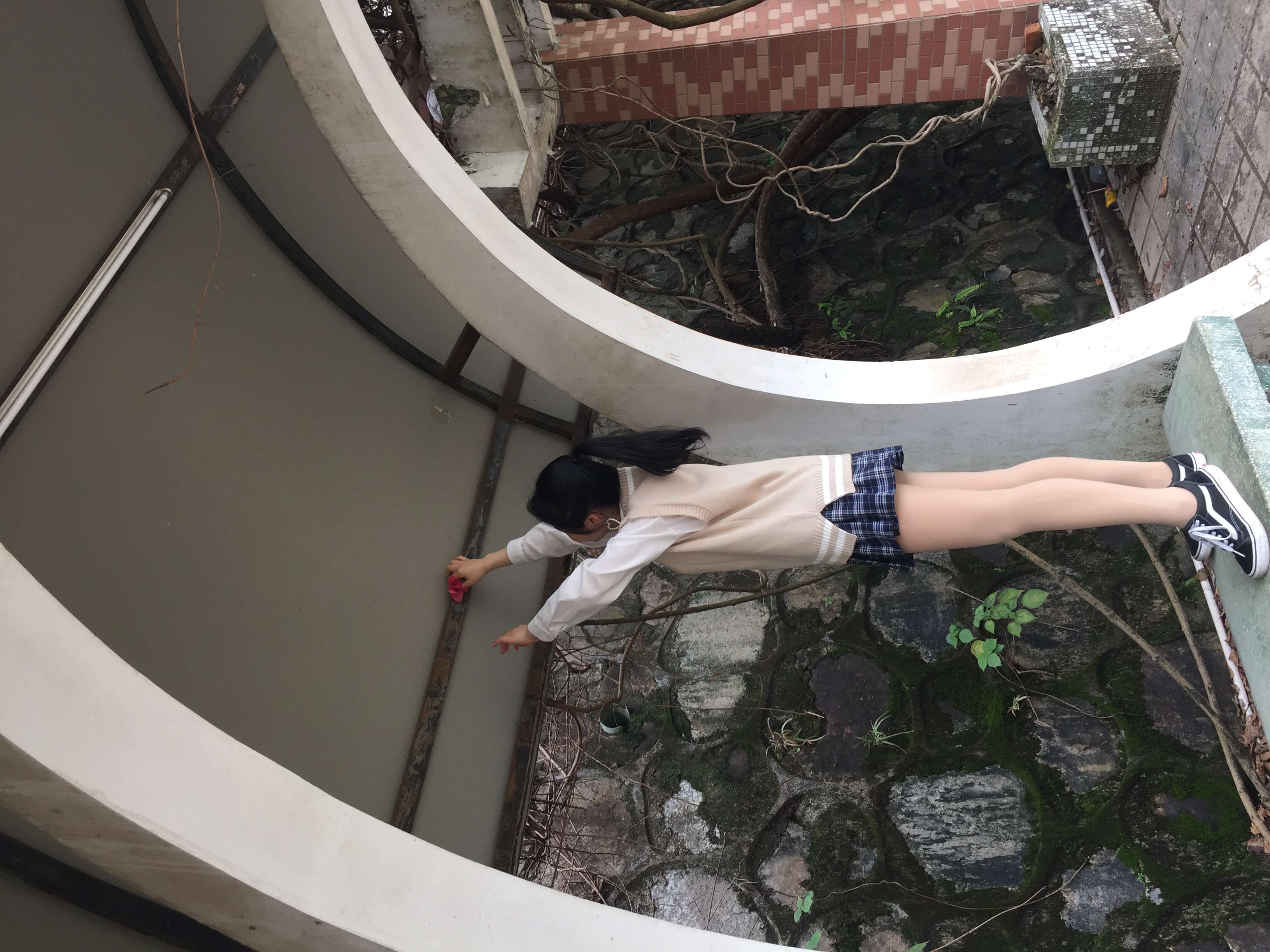 《体育馆帆布鞋の白棉袜脚丫》作品图