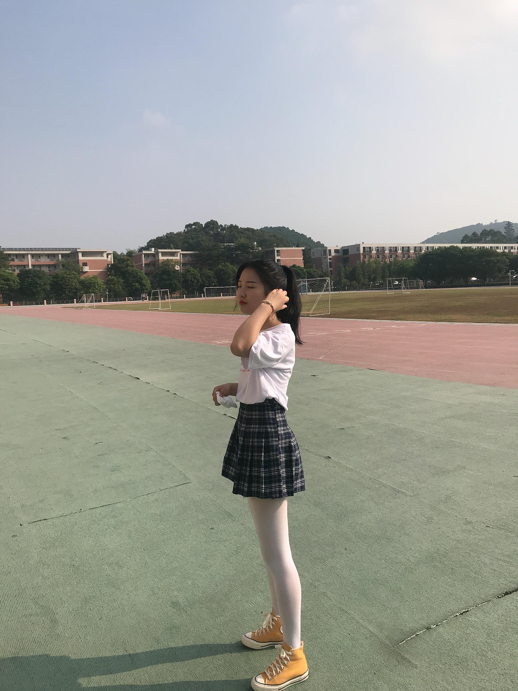 《操场丝袜の高帮帆布鞋+4个视频》作品图