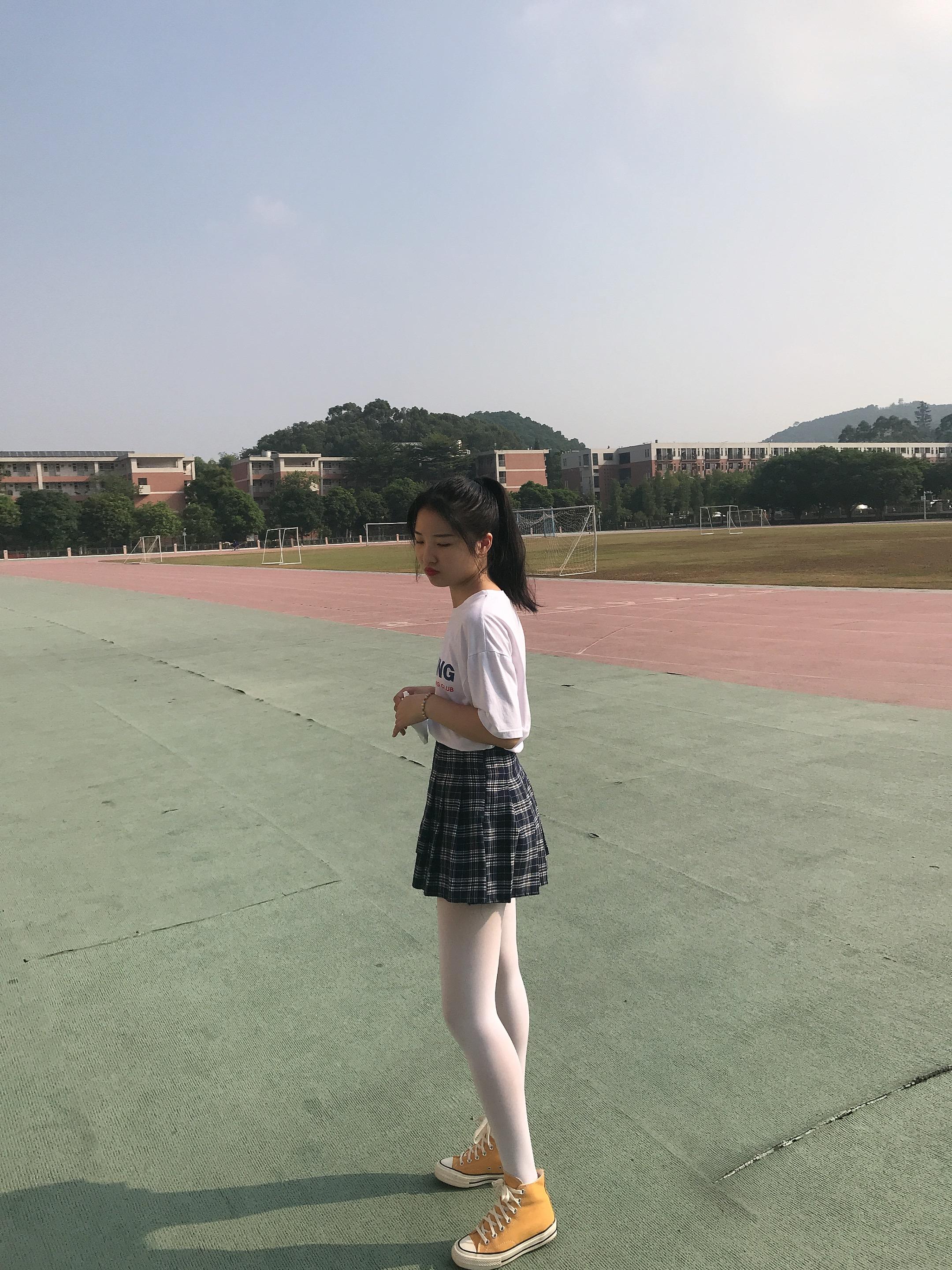 《操场丝袜の高帮帆布鞋+4个视频》作品图